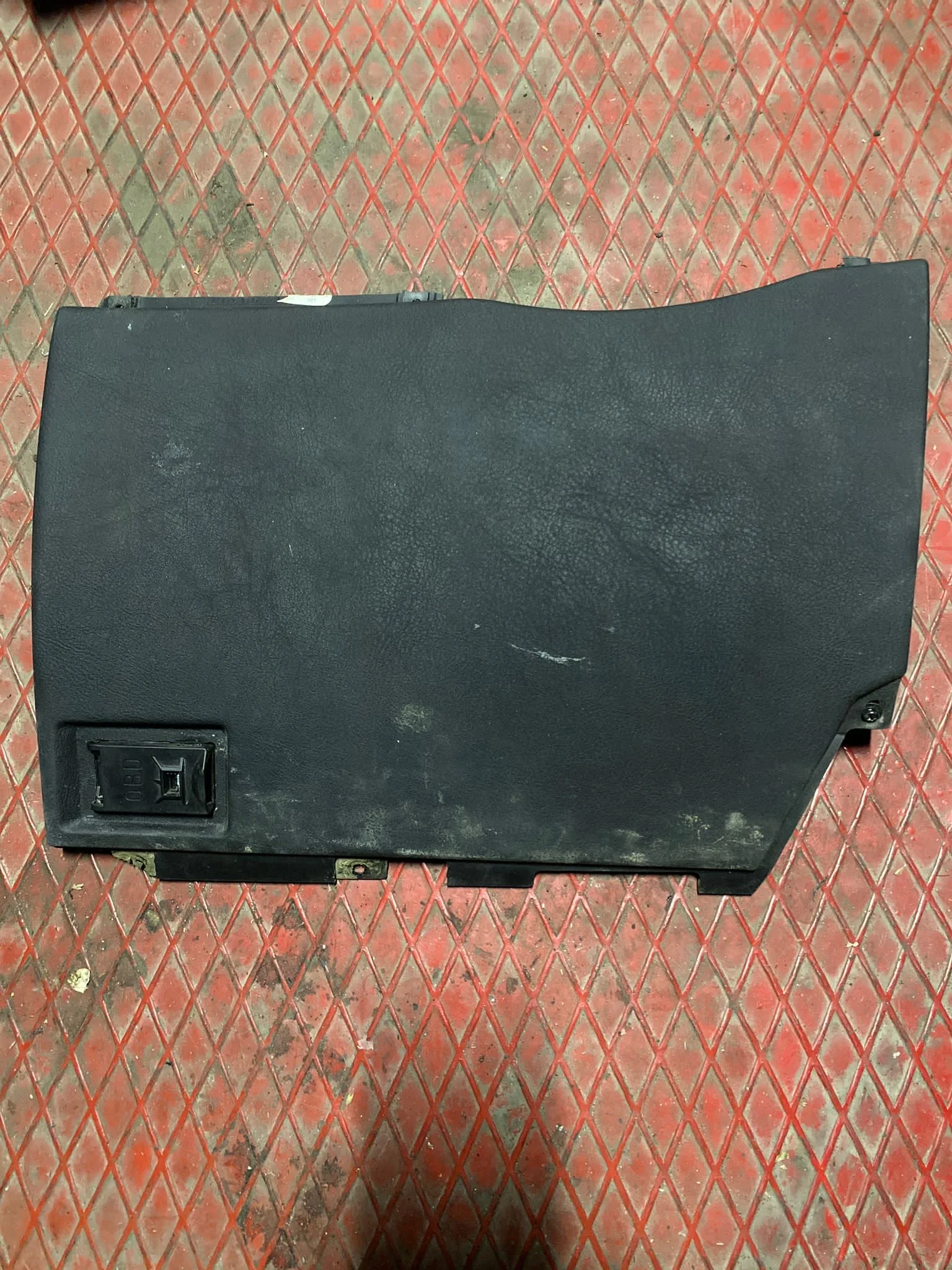 BMW E53 X5 Sol Alt Dizlik Plastiği Siyah Orijinal Çıkma - Sürücü Altı - OBD Girişli - Fotoğraftaki Ürün