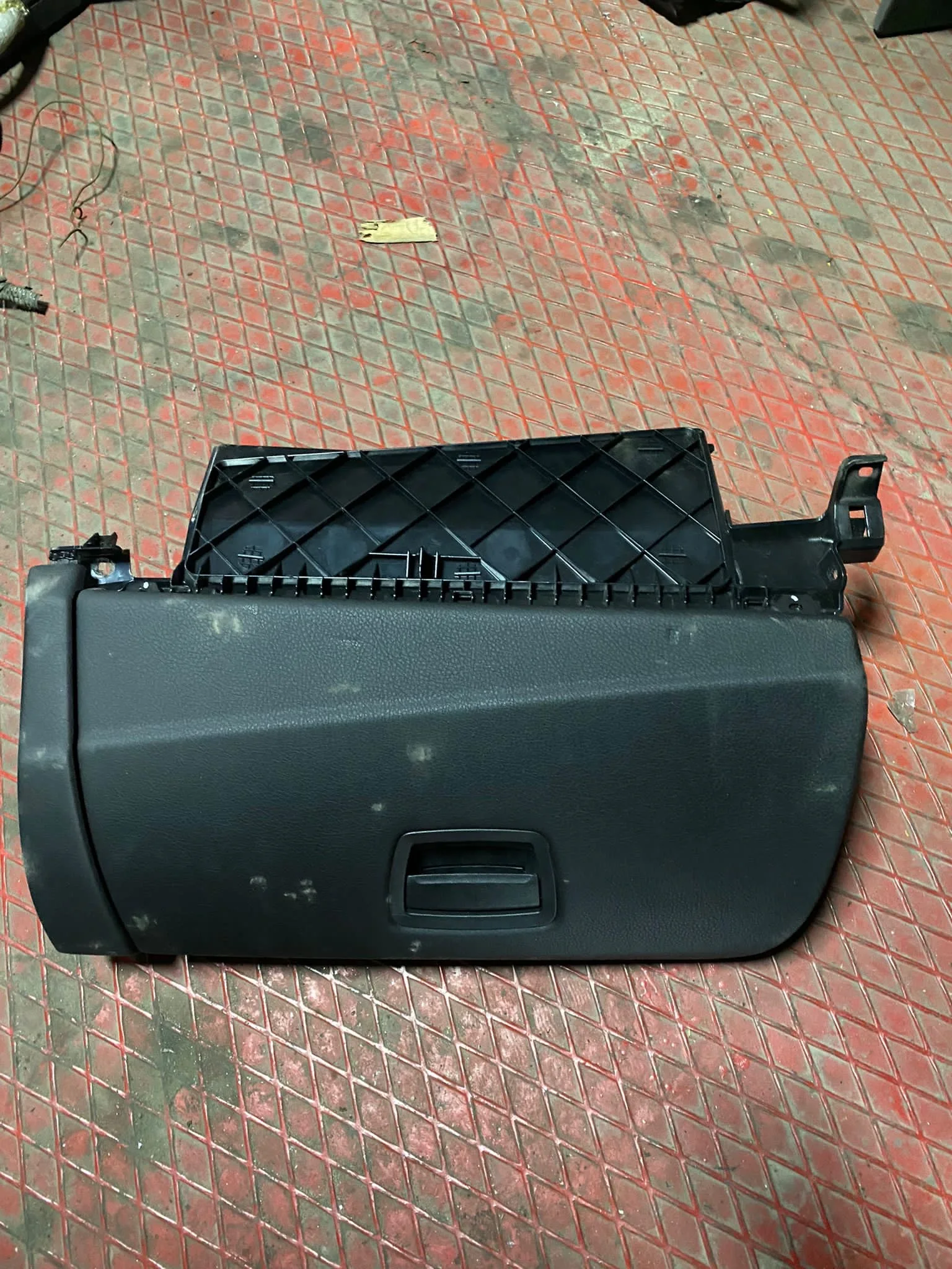 BMW F06 F12 F13 Torpido Kapağı Siyah Orijinal Çıkma - 6 Serisi - 2012-2019 - Fotoğraftaki Ürün