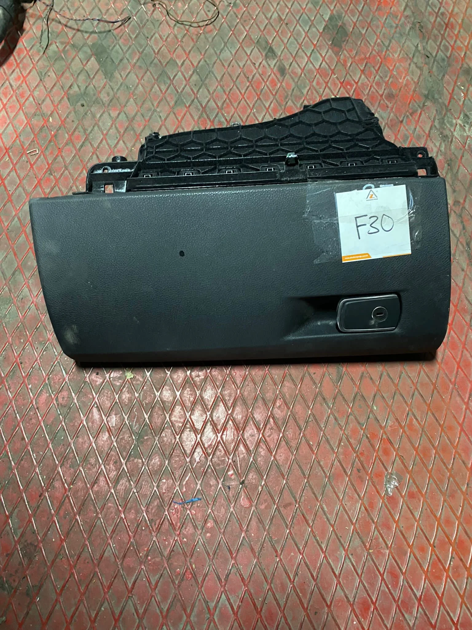 BMW F30 F31 F32 F34 Torpido Kapağı Siyah Orijinal Çıkma - 3 Serisi 4 Serisi