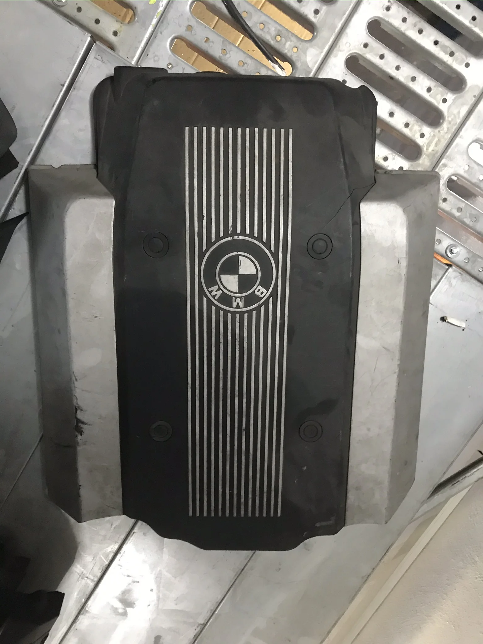 BMW M62 Motor Üst Kapağı 8 Silindir V8 4.4 - E39 540i E38 740i X5 E53 4.4i - Orijinal Çıkma