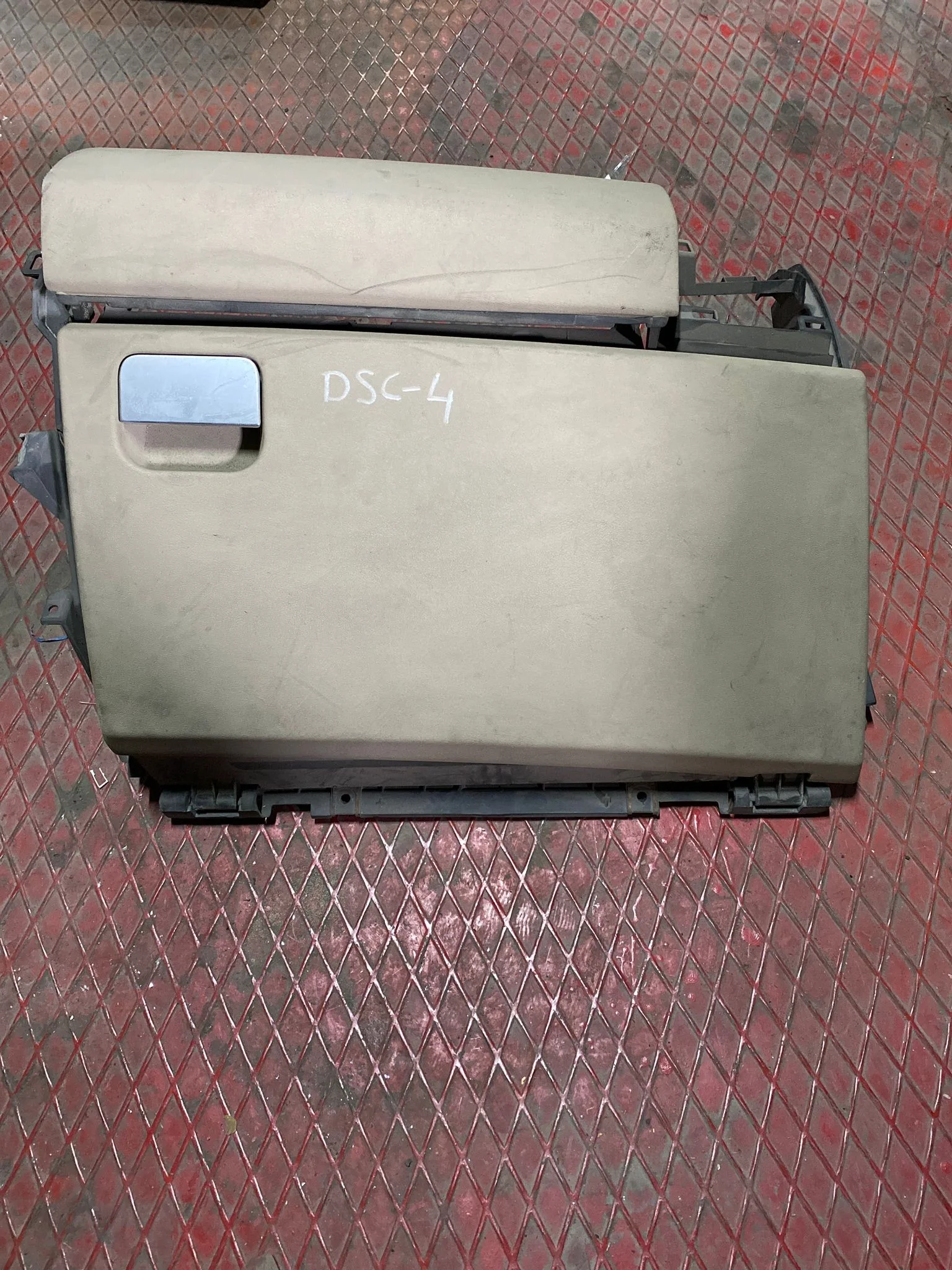 Land Rover Discovery 4 Torpido Kapağı Orijinal Çıkma Bej - Discovery 4 Torpido Gözü Kapağı LR013223