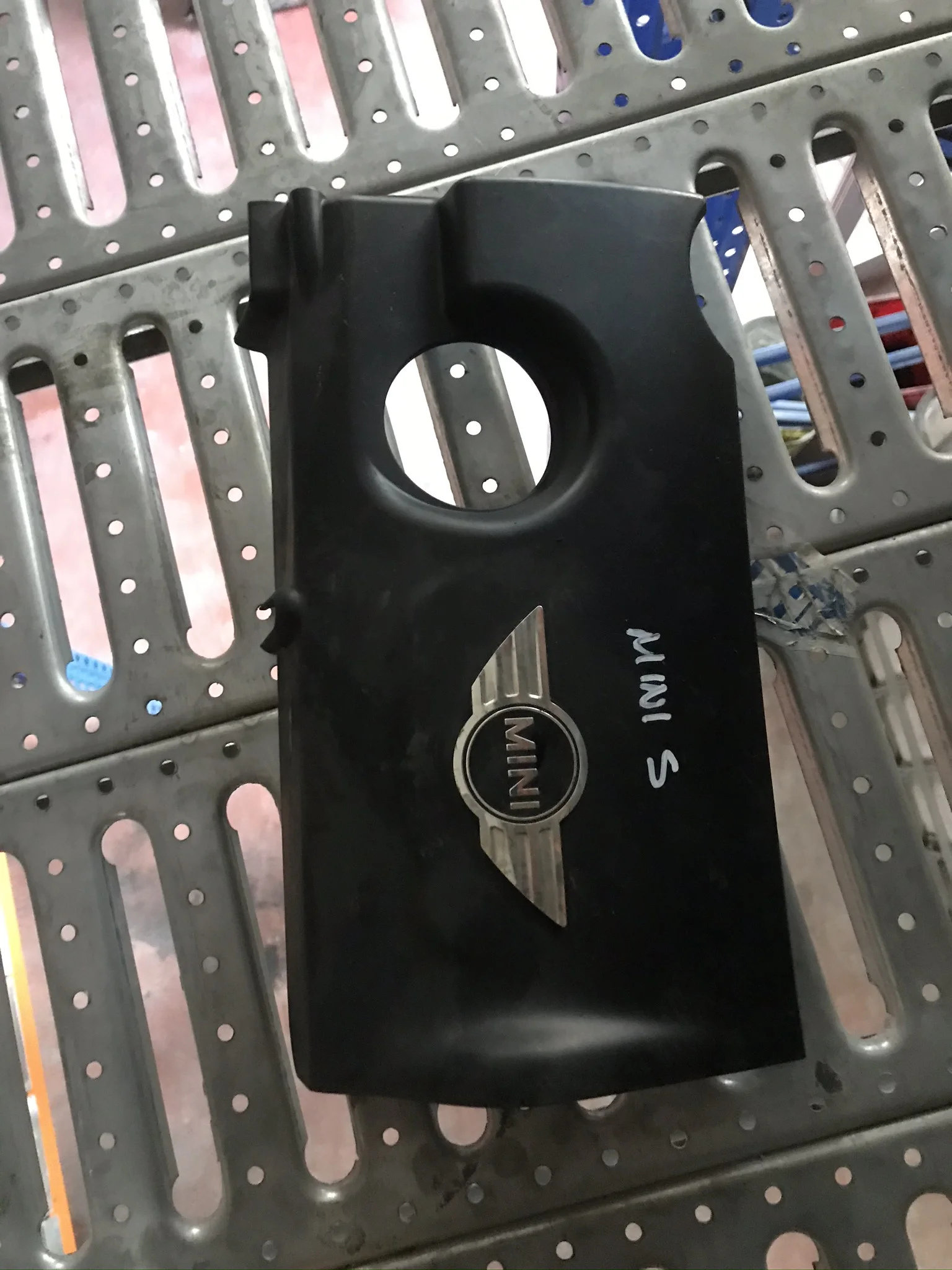 Mini Cooper S motor üst akustik kapağı. Çıkma orijinal.
