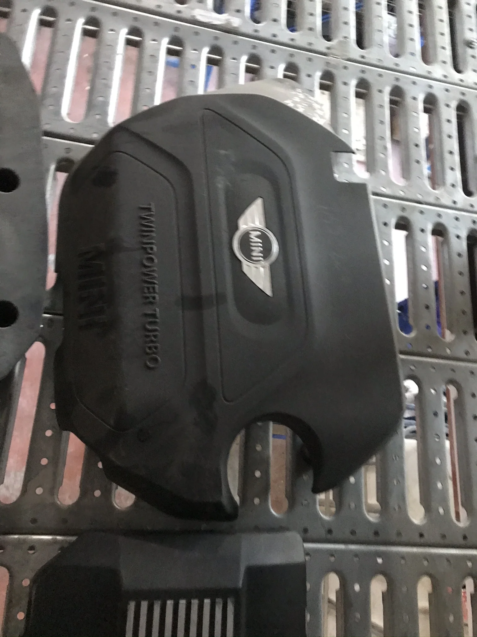 Mini Cooper TwinPower Turbo Motor Üst Kapağı - Çıkma Orijinal  Akustik Kapak
