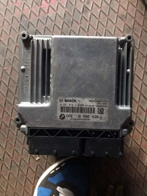 BMW 3 SERİSİ E90-92-93 2.0D 8506438 MOTOR BEYNİ (2)