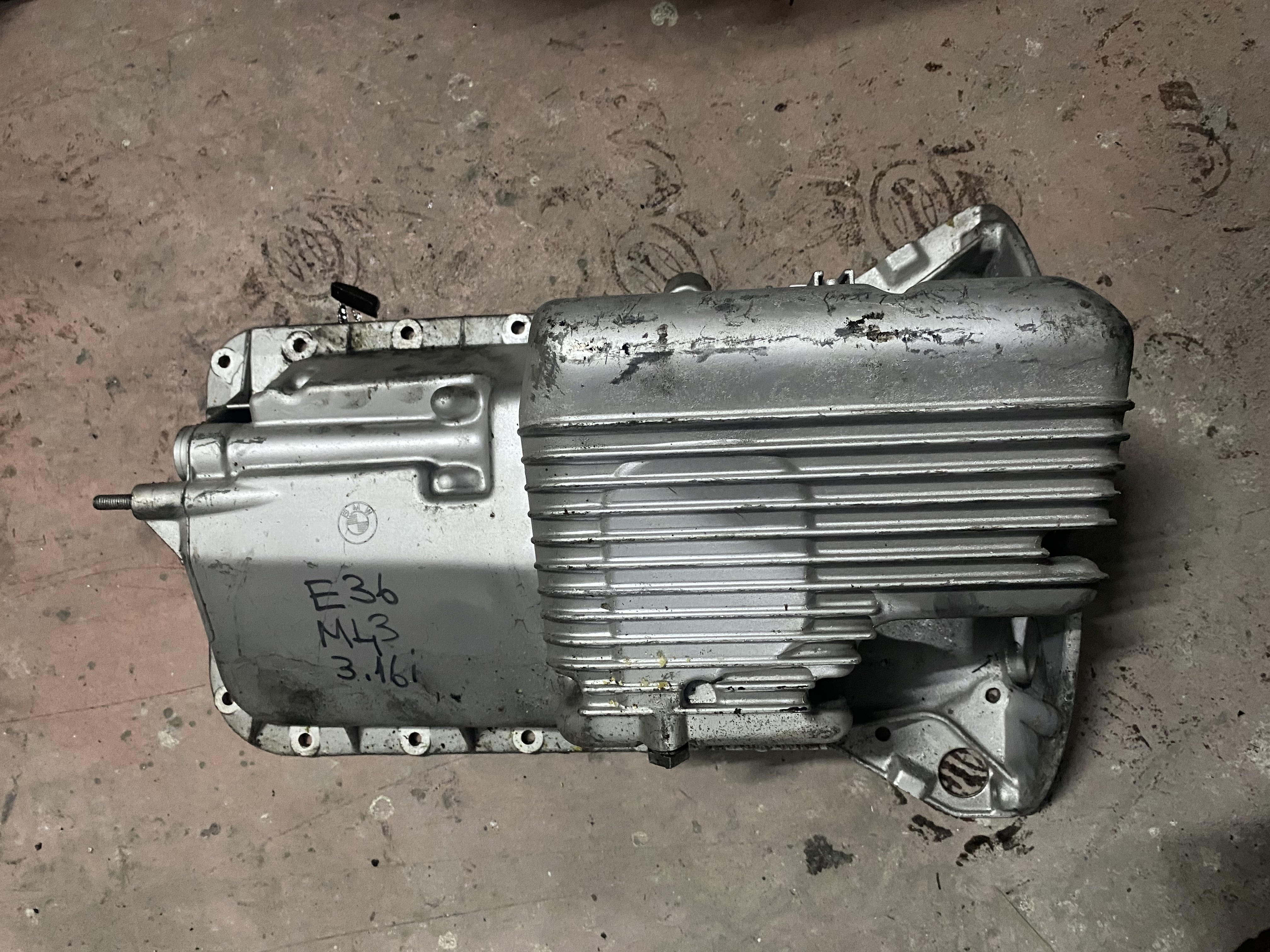 BMW E36 M43 MOTOR KARTERİ 1727413 ORJİNAL ÇIKMA