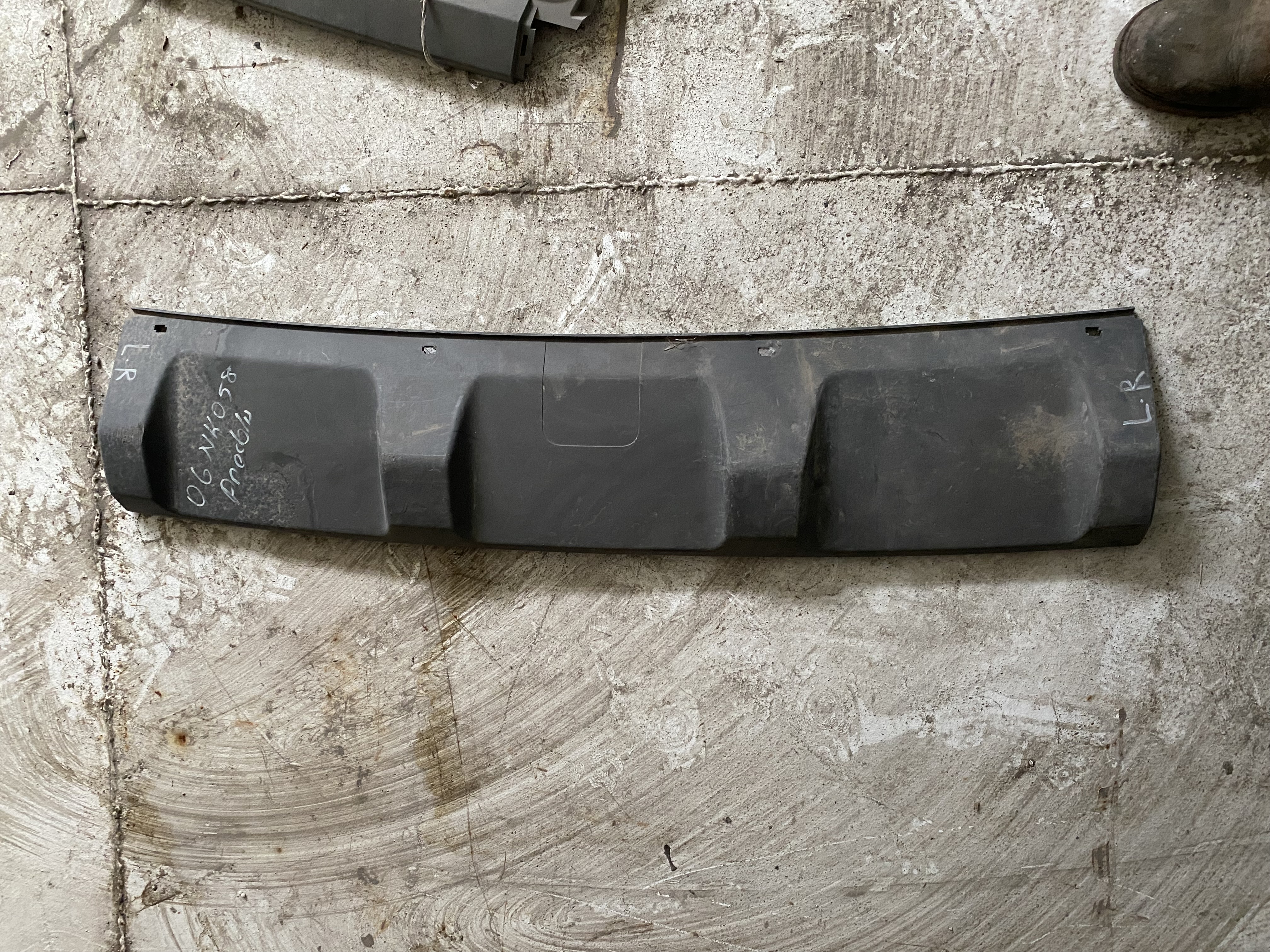 RANGE ROVER VOGUE L322 ARKA TAMPON KAPLAMASI LR026214 ORJİNAL ÇIKMA