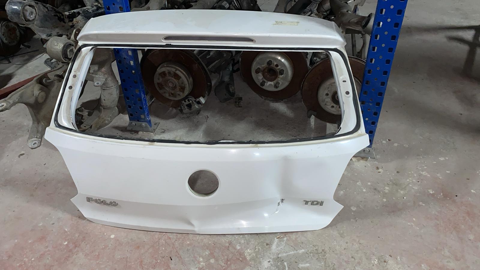 VOLKSWAGEN POLO BEYAZ BAGAJ KAPAĞI ORJİNAL ÇIKMA