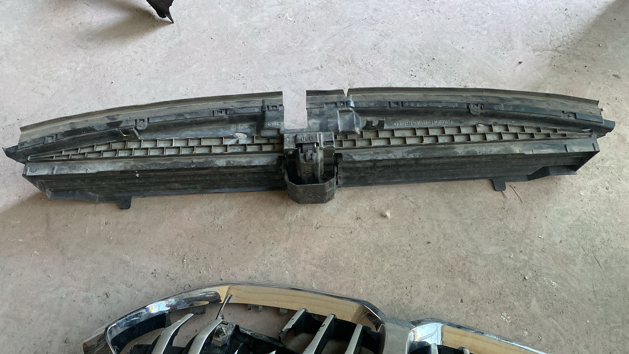 BMW G30 LCI ALT HAVA YÖNLENDİRİCİ 5A218F602 ORJİNAL ÇIKMA