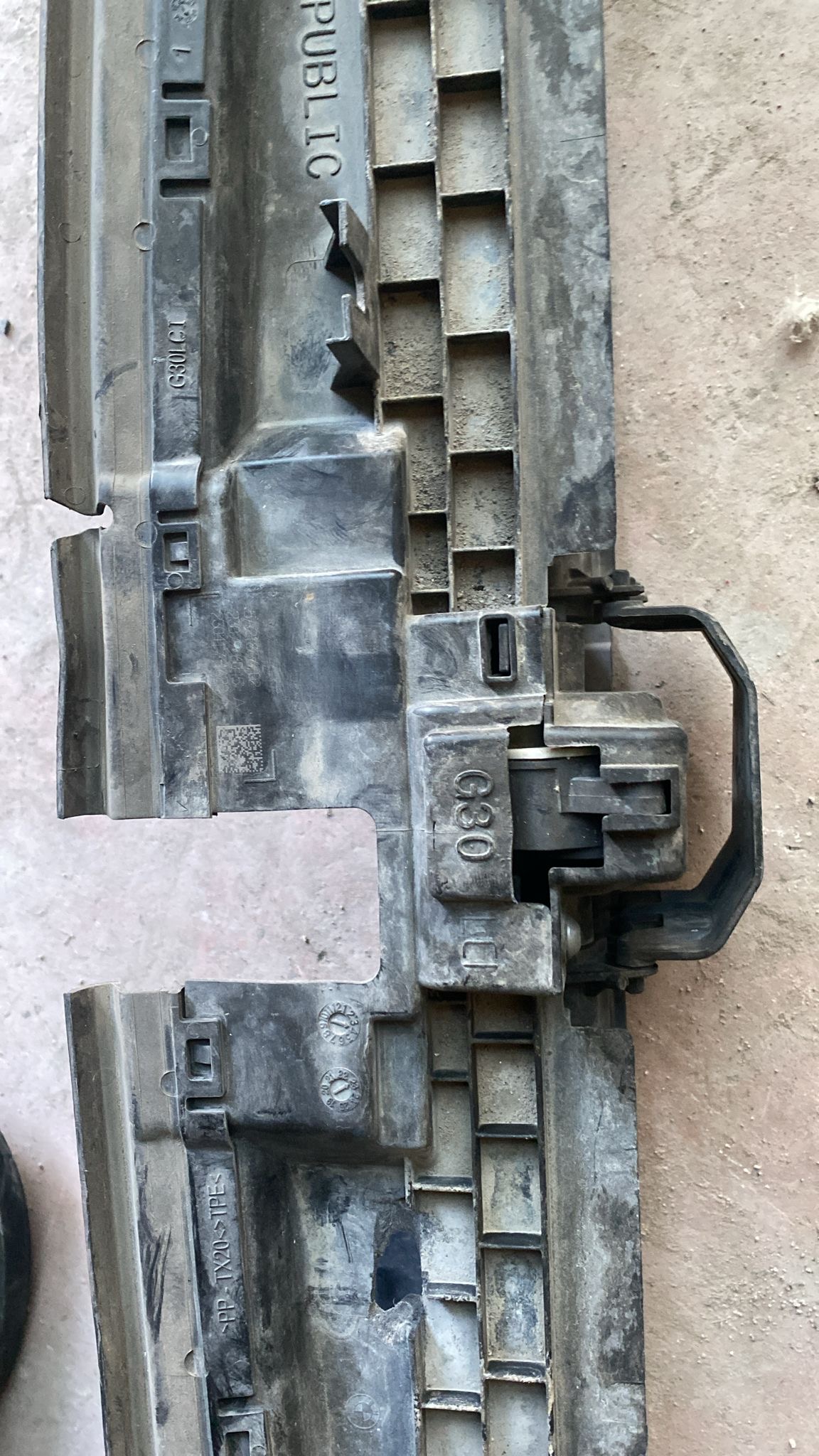 BMW G30 LCI ALT HAVA YÖNLENDİRİCİ 5A218F602 ORJİNAL ÇIKMA