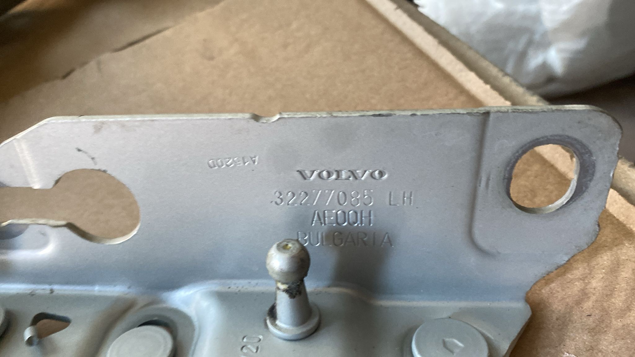 VOLVO S60 KAPUT MENTEŞESİ SAĞ SOL 32277086 ORJINAL ÇIKMA