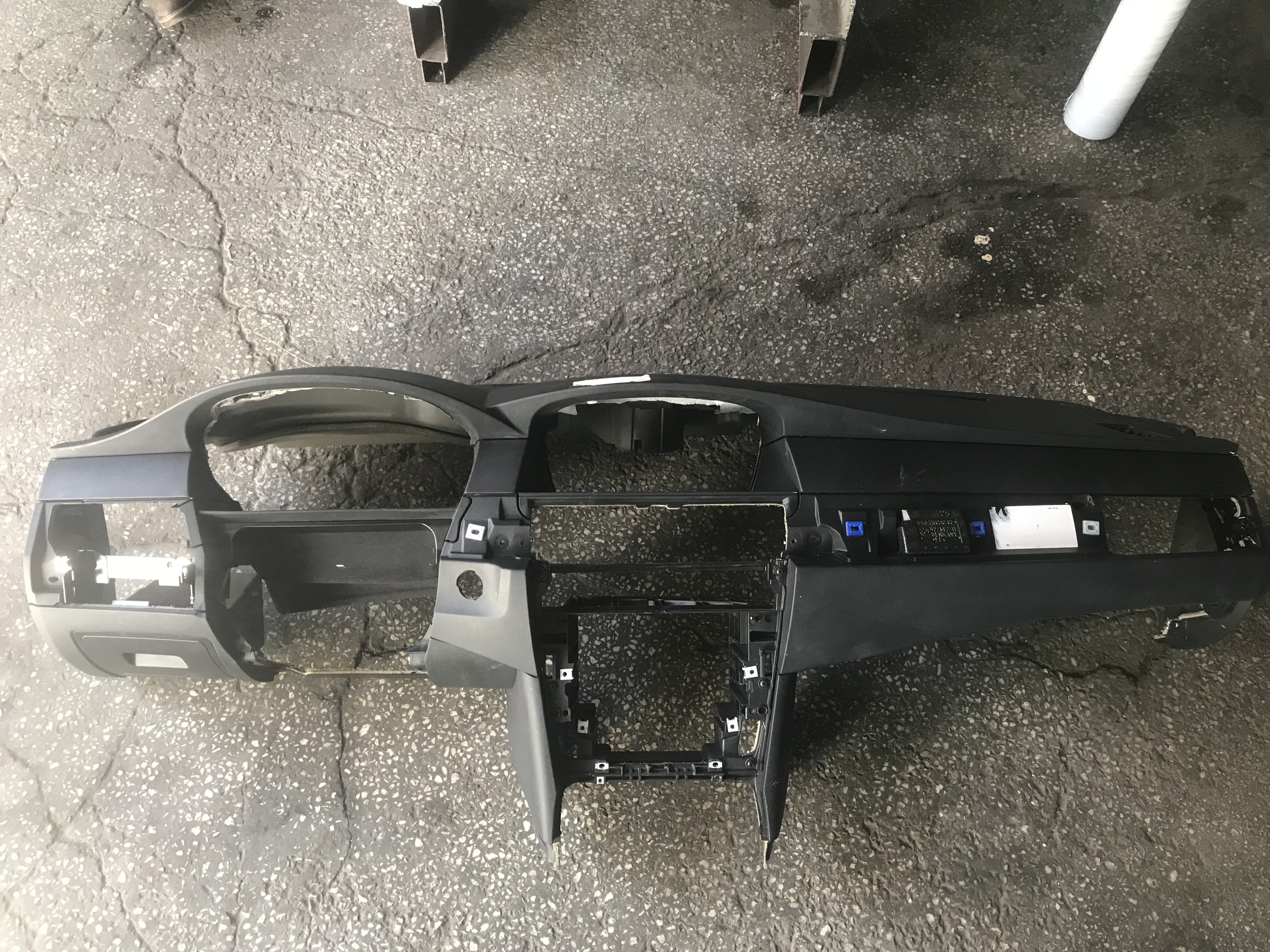 BMW E60 SİYAH GÖĞÜS ORJİNAL ÇIKMA