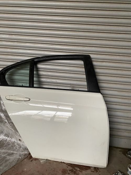 BMW F30 SAĞ ARKA KAPI BEYAZ HATASIZ ORJİNAL ÇIKMA
