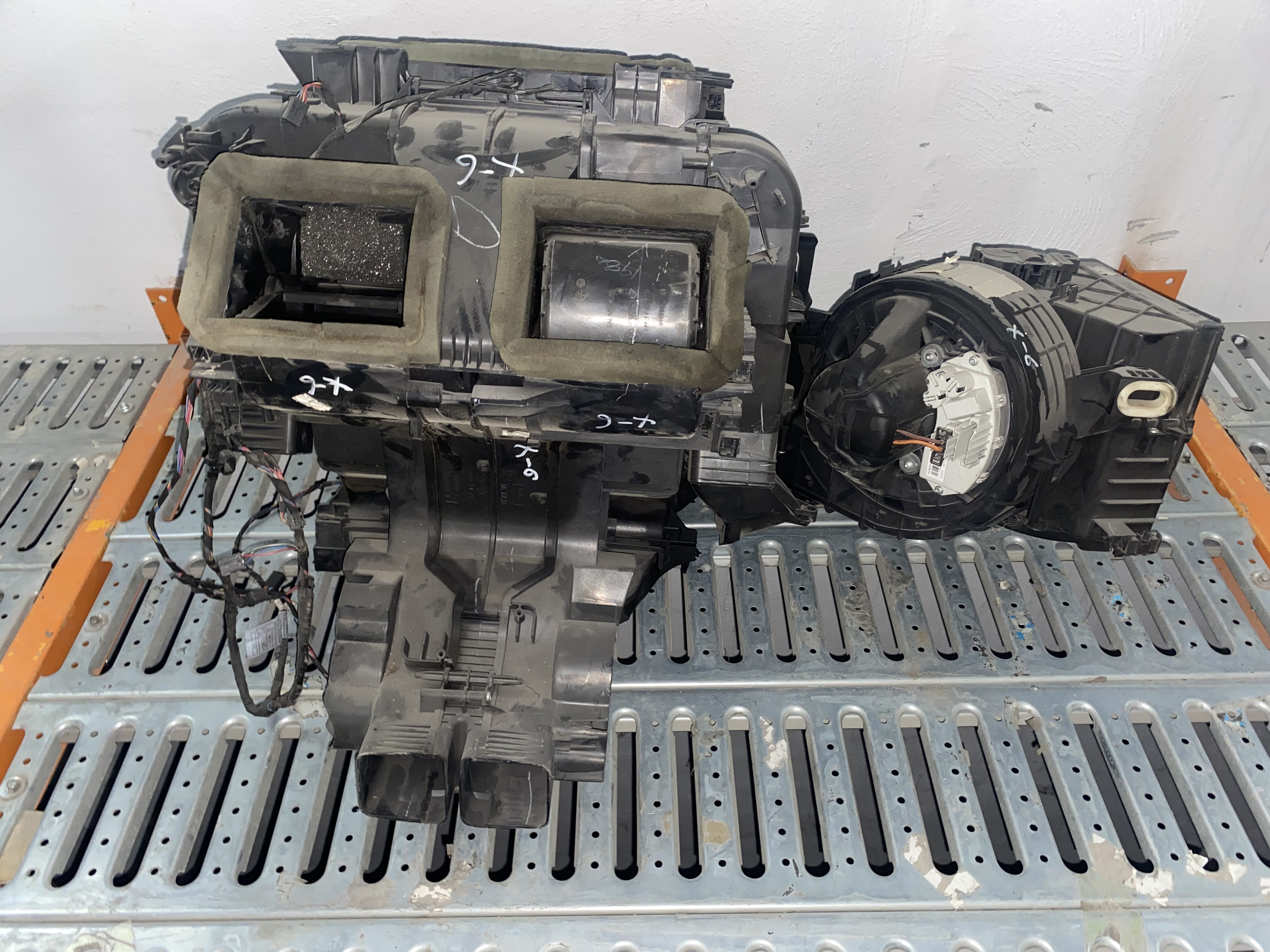 BMW X5 E70 X6 E71 KALORİFER KUTUSU ORJINAL ÇIKMA