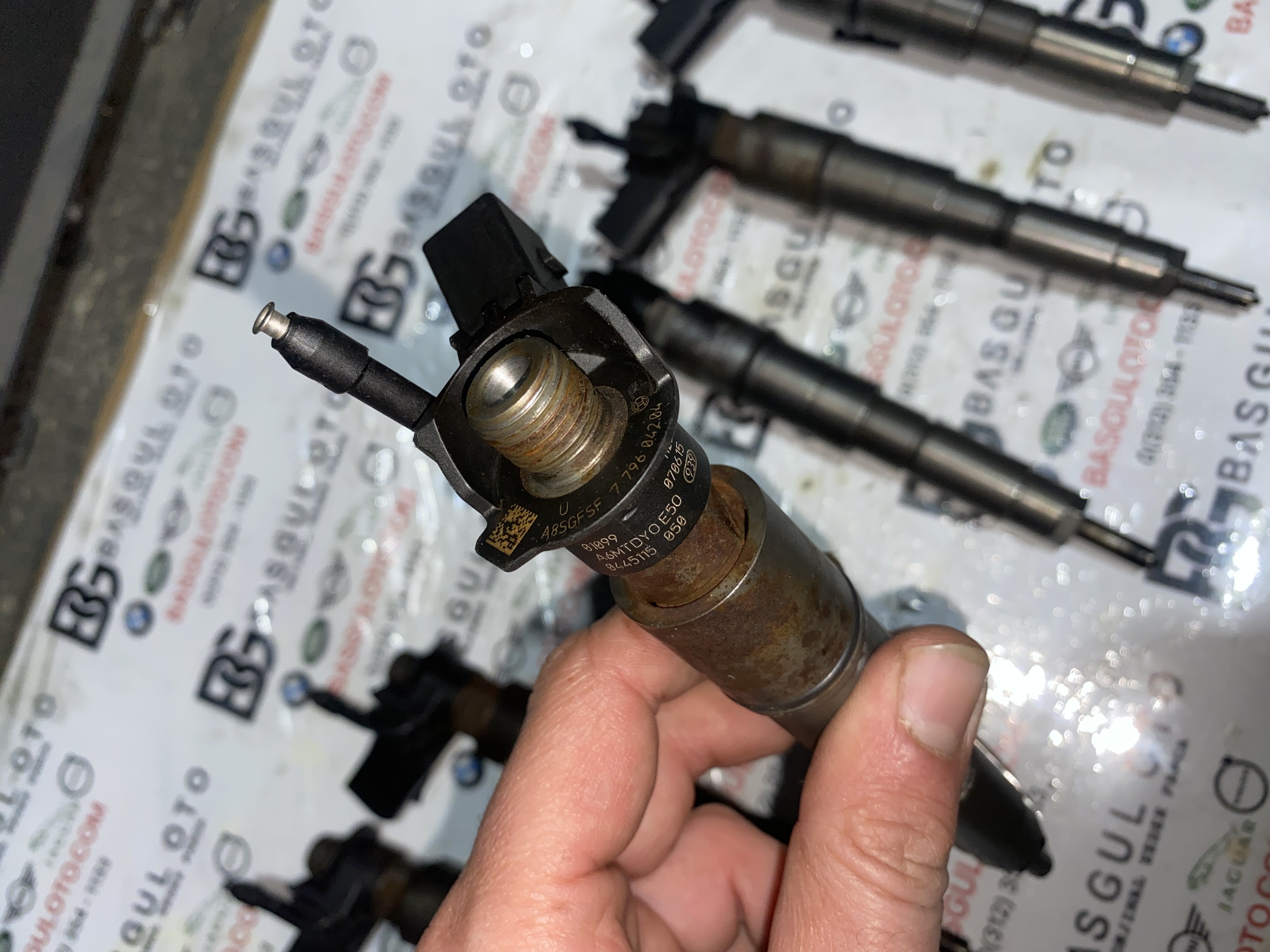 BMW E71 3.0d 4.0d ENJEKTÖR 7796042 BOSCH 0445115077 ORJİNAL ÇIKMA