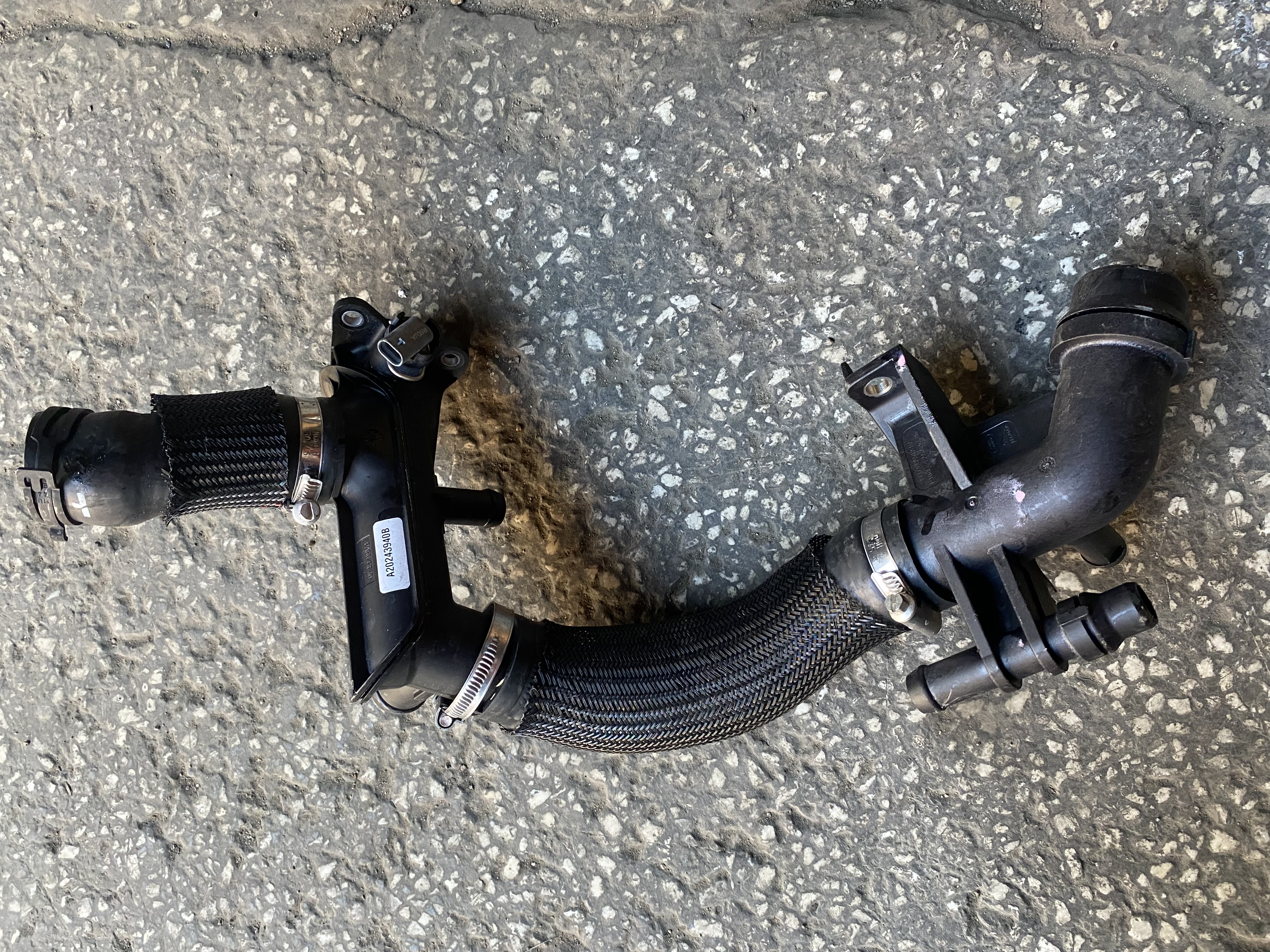 LAND ROVER DEFENDER 2 3.0 MOTOR SU HORTUMU k6d3-8a512-ab ORJİNAL ÇIKMA