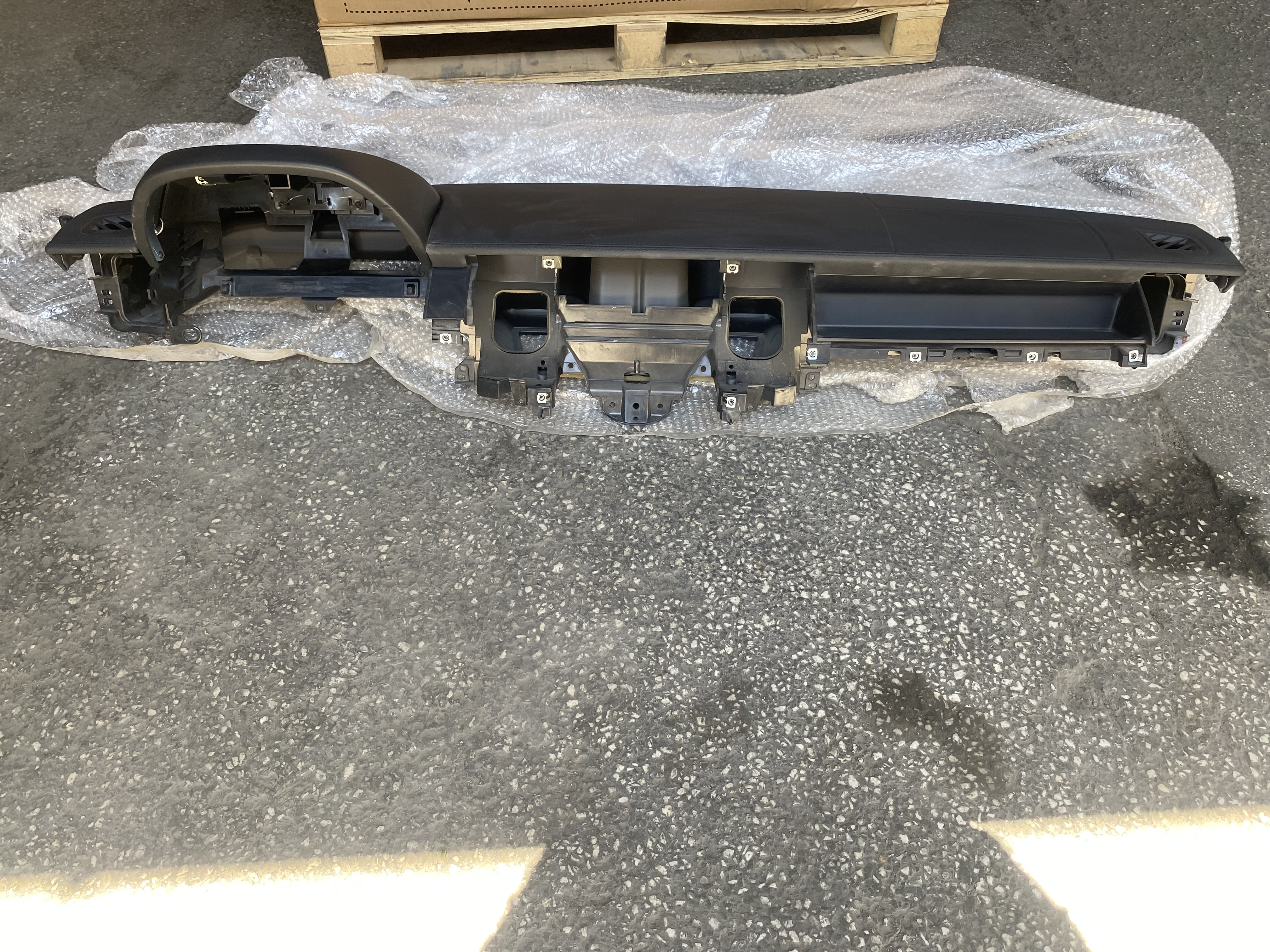 LAND ROVER DİSCOVERY 4 L319 GÖĞÜS DİKİŞLİ SİYAH ORJİNAL ÇIKMA