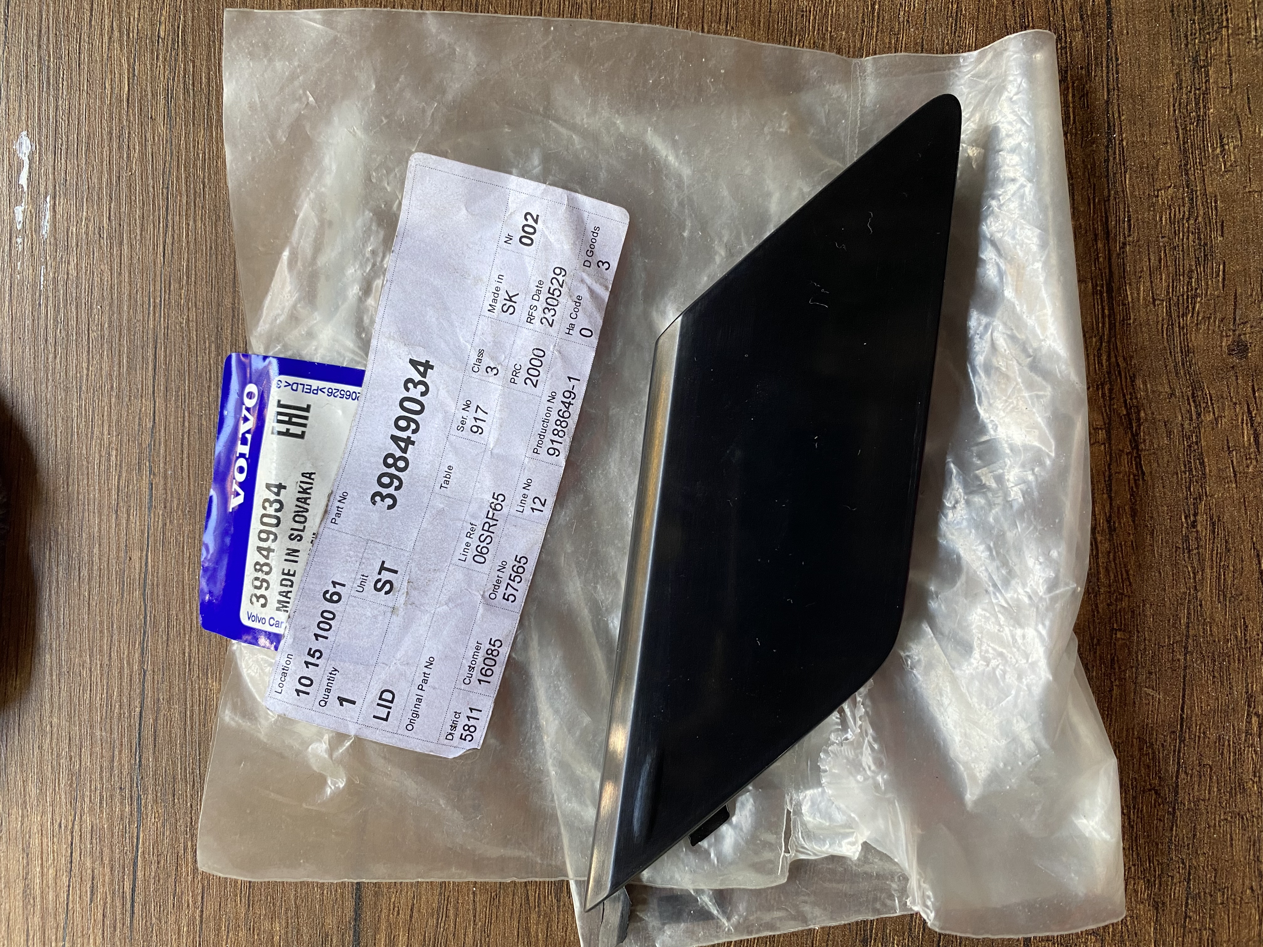 VOLVO XC60 ARKA TAMPON ÇEKİ DEMİRİ KAPAĞI 39849034 ORJİNAL SIFIR