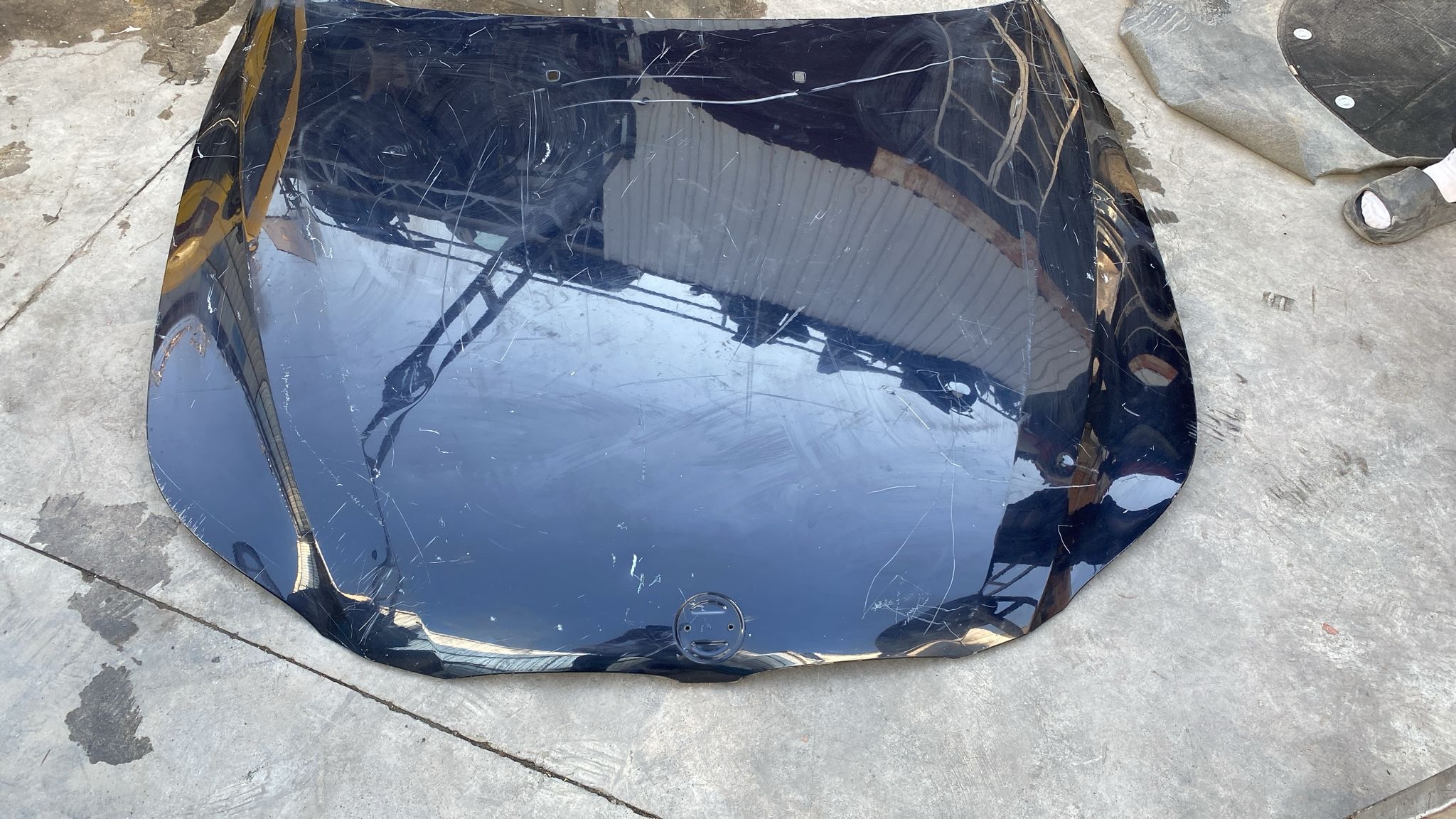 BMW E60 MOTOR KAPUTU SİYAH RENK 41617111385 ORJINAL ÇIKMA