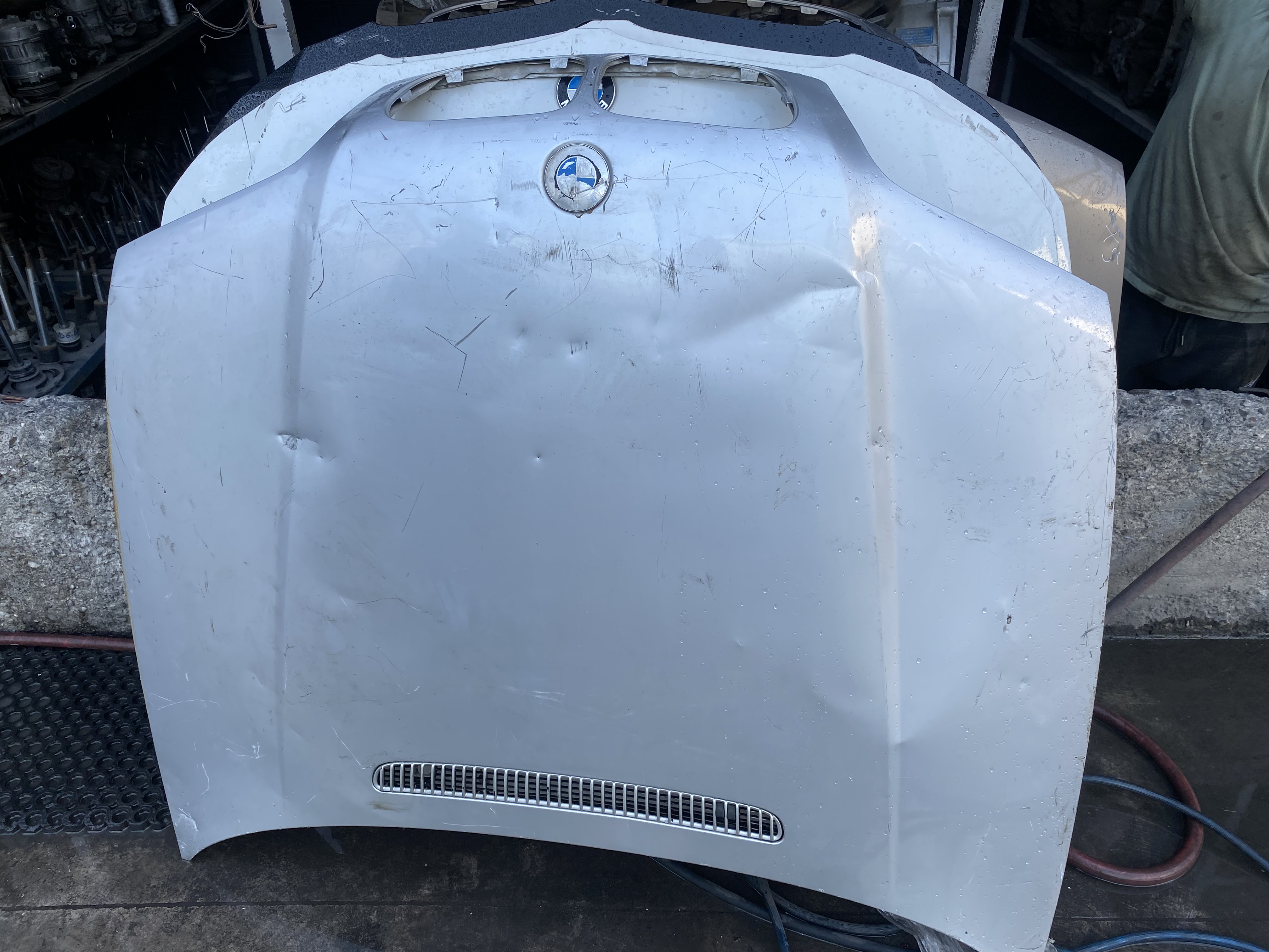 BMW E46 2001  GÜMÜŞ GRİ MOTOR KAPUTU 41618238461