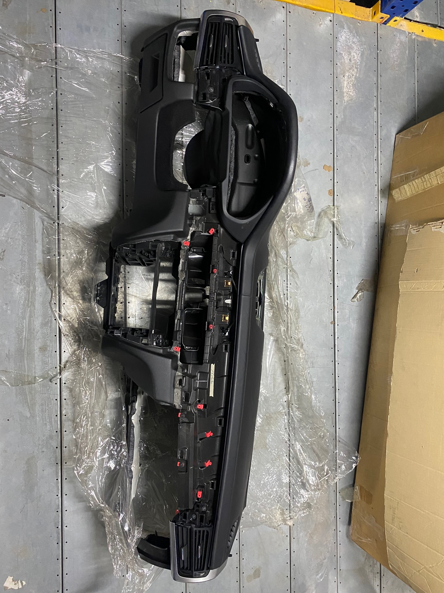 BMW X5 F15 GÖĞÜS DİKİŞLİ SİYAH 51459298605 ORJİNAL ÇIKMA