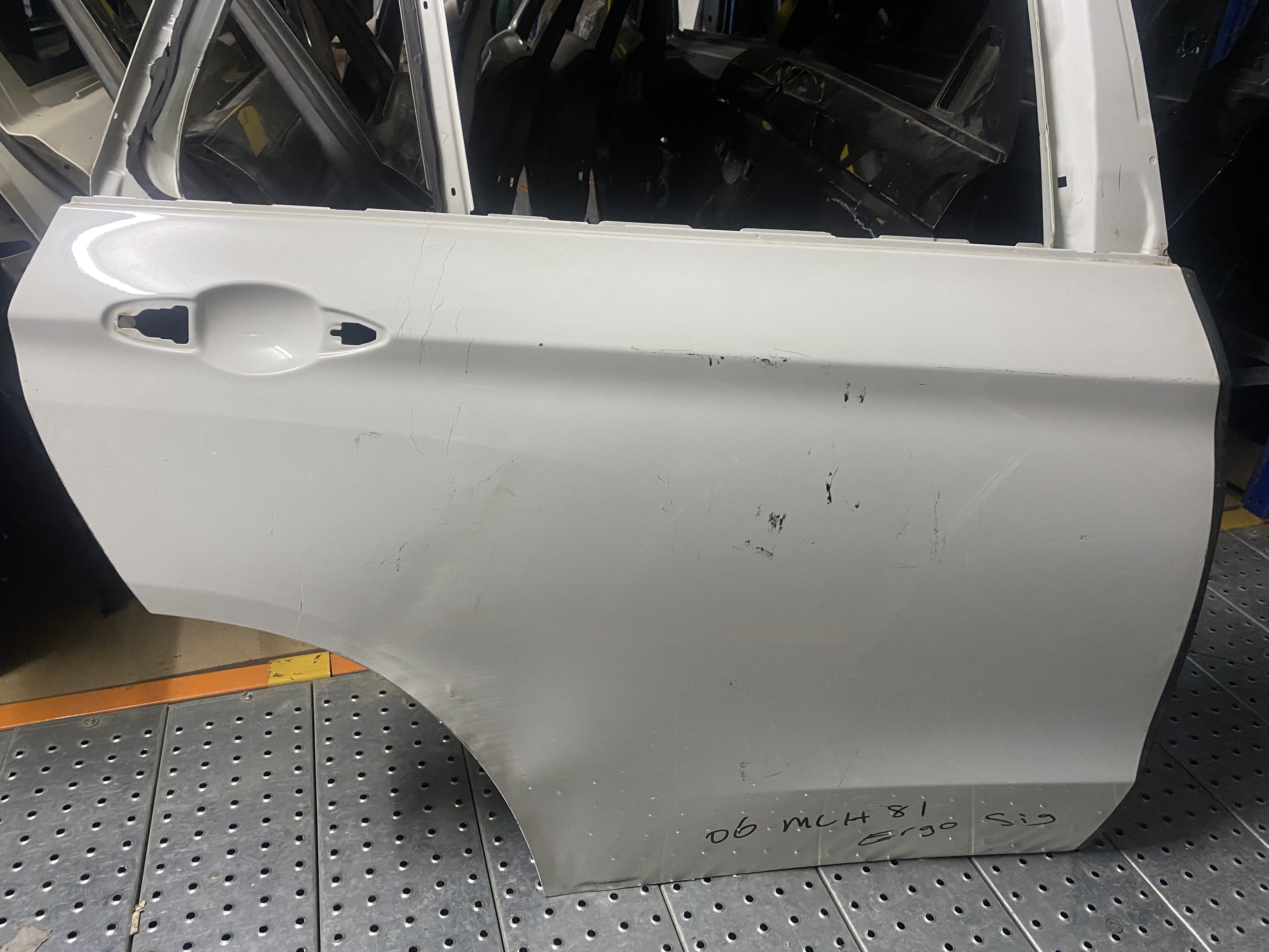 BMW X5 F15 BEYAZ SAĞ ARKA KAPI ORJİNAL ÇIKMA