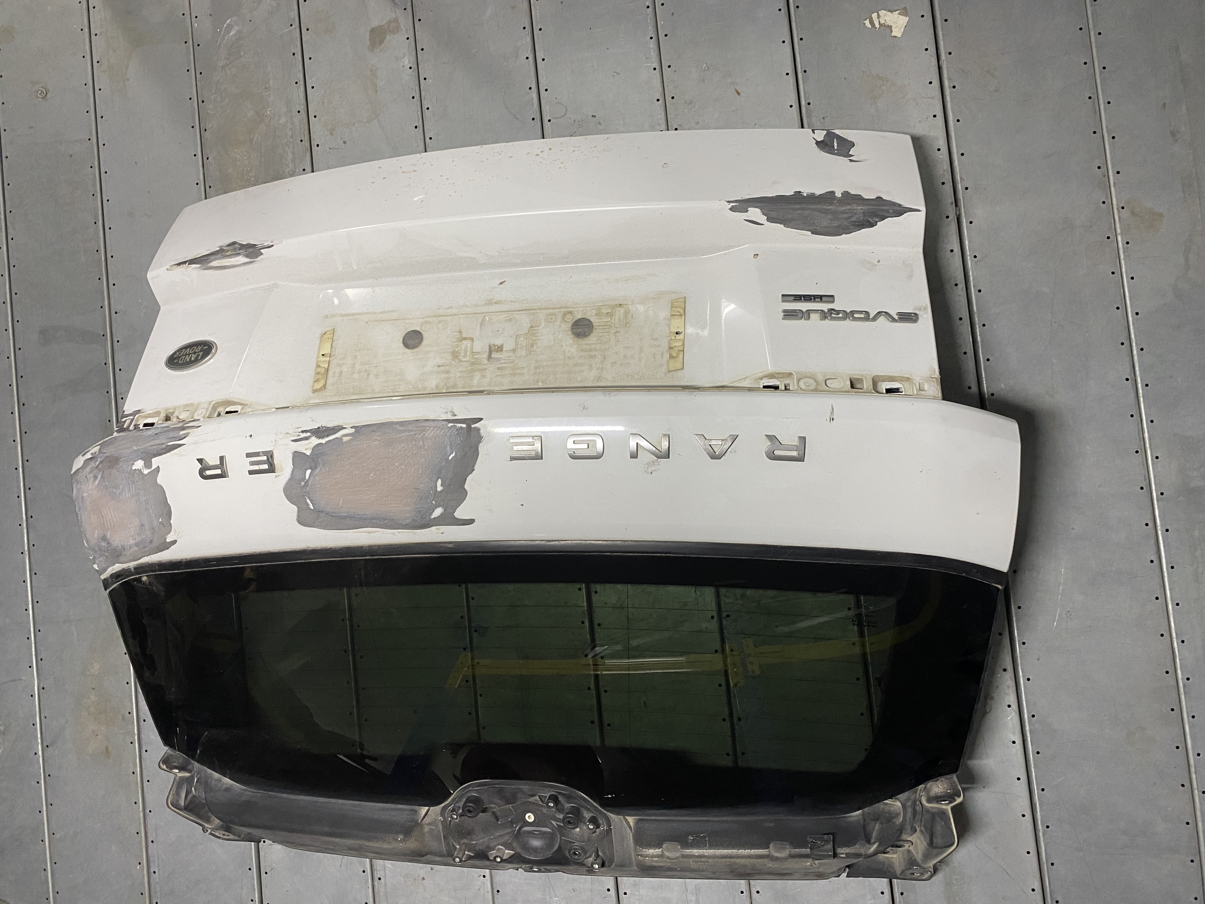 RANGE ROVER EVOQUE L538 BEYAZ BAGAJ KAPAĞI ORJİNAL ÇIKMA