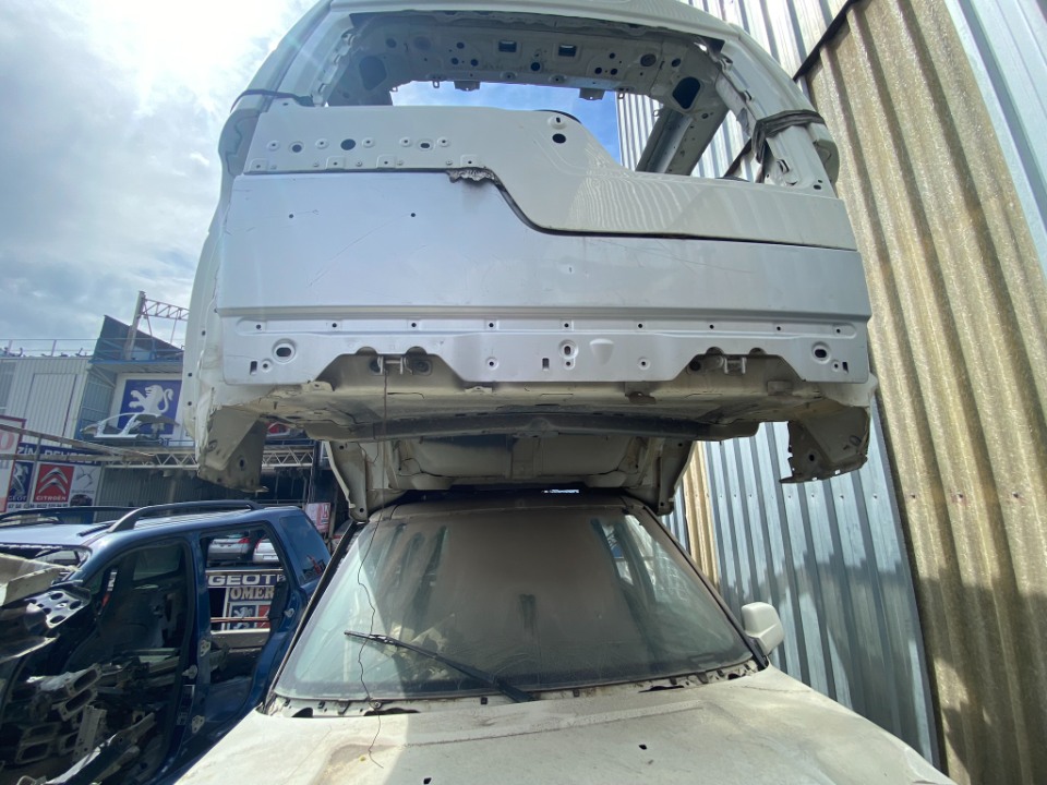 LAND ROVER DİSCOVERY 3-4 ÇIKMA ORJİNAL KUPA KASA