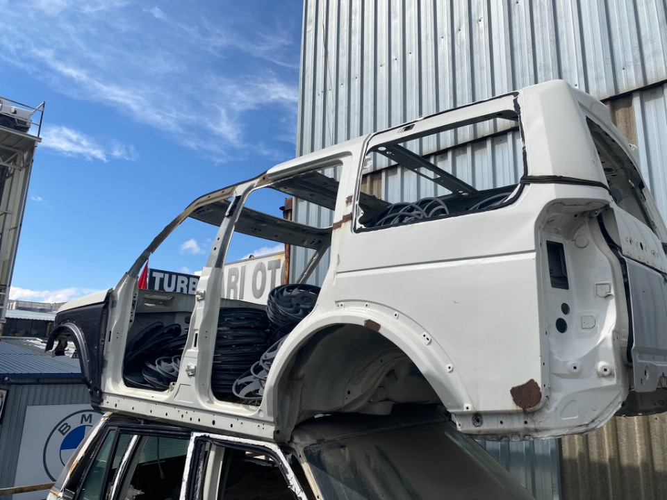 LAND ROVER DİSCOVERY 3-4 ÇIKMA ORJİNAL KUPA KASA