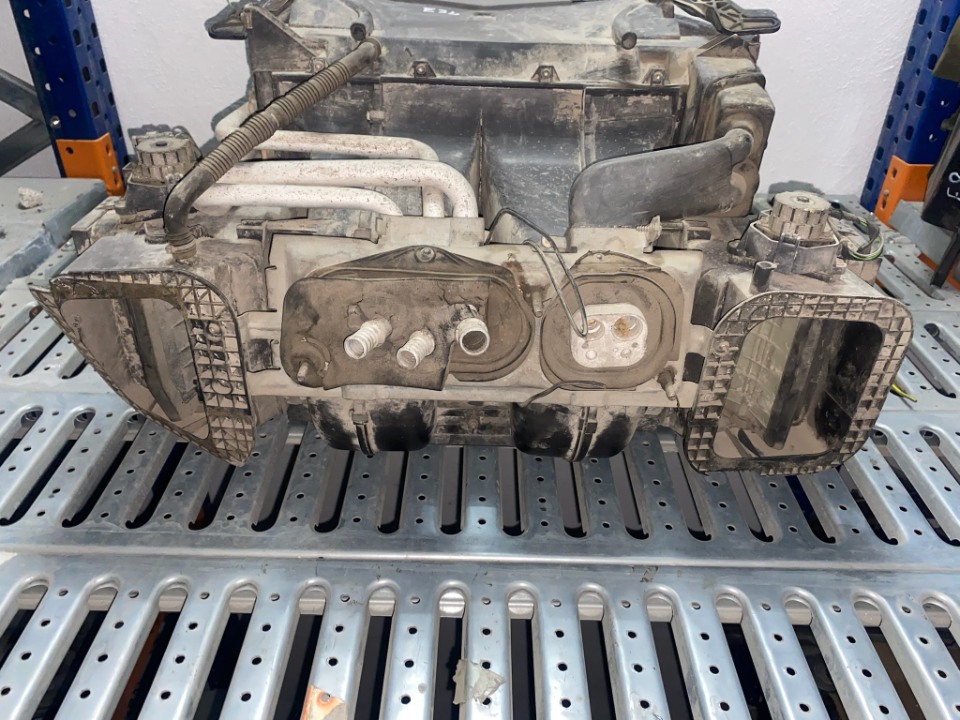 BMW E34 520 KALORİFER KUTUSU ÇIKMA ORJİNAL