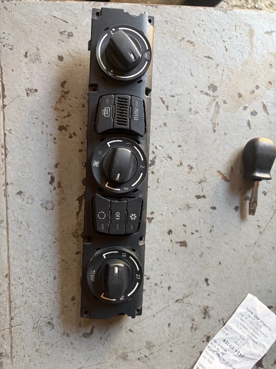 BMW E60 6942682 KALÖRÜFER KUMANDA PANELİ ÇIKMA ORJ