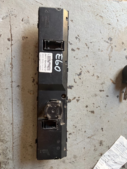 BMW E60 6942682 KALÖRÜFER KUMANDA PANELİ ÇIKMA ORJ