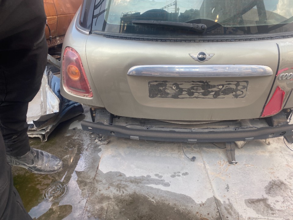 MİNİ R56 KESME TAVAN ARKA ÇAMURLUK  BAGAJ KAPAGI
