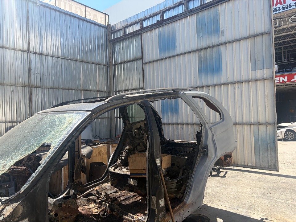 BMW E53 X5 KASA  TAVAN SAG ARKA ÇAMURLUK
