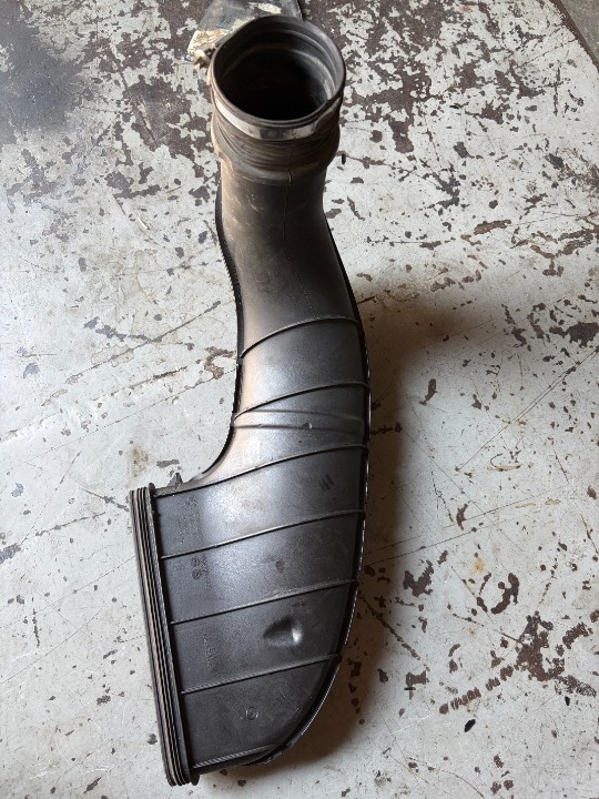 BMW E70 X5 E72 X6 TEMİZ HAVA BORUSU 1371 7812264 ÇIKMA ORJ