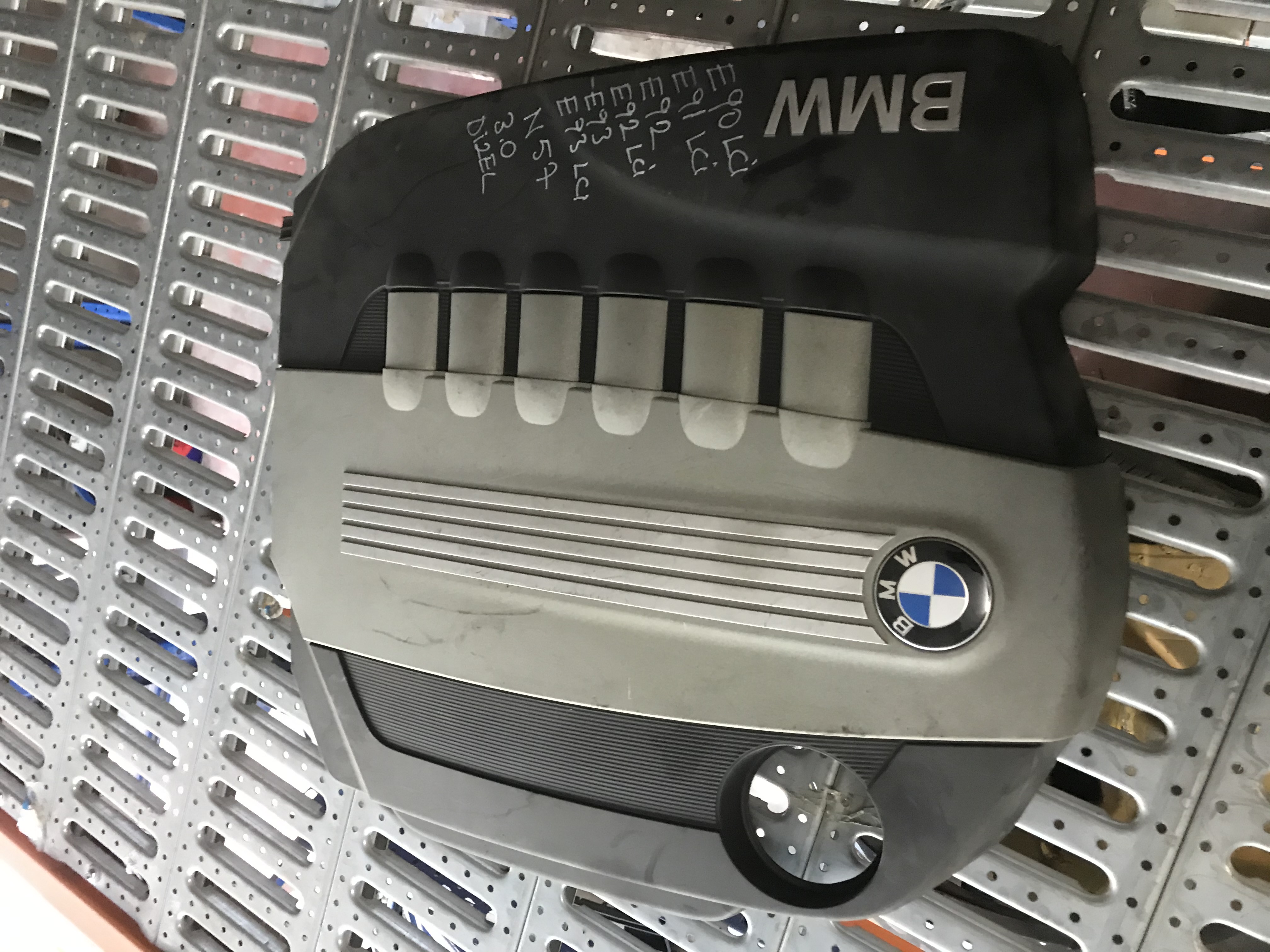 BMW E90 3.0d N57 MOTOR AKUSTİK KAPAĞI ORJİNAL ÇIKMA