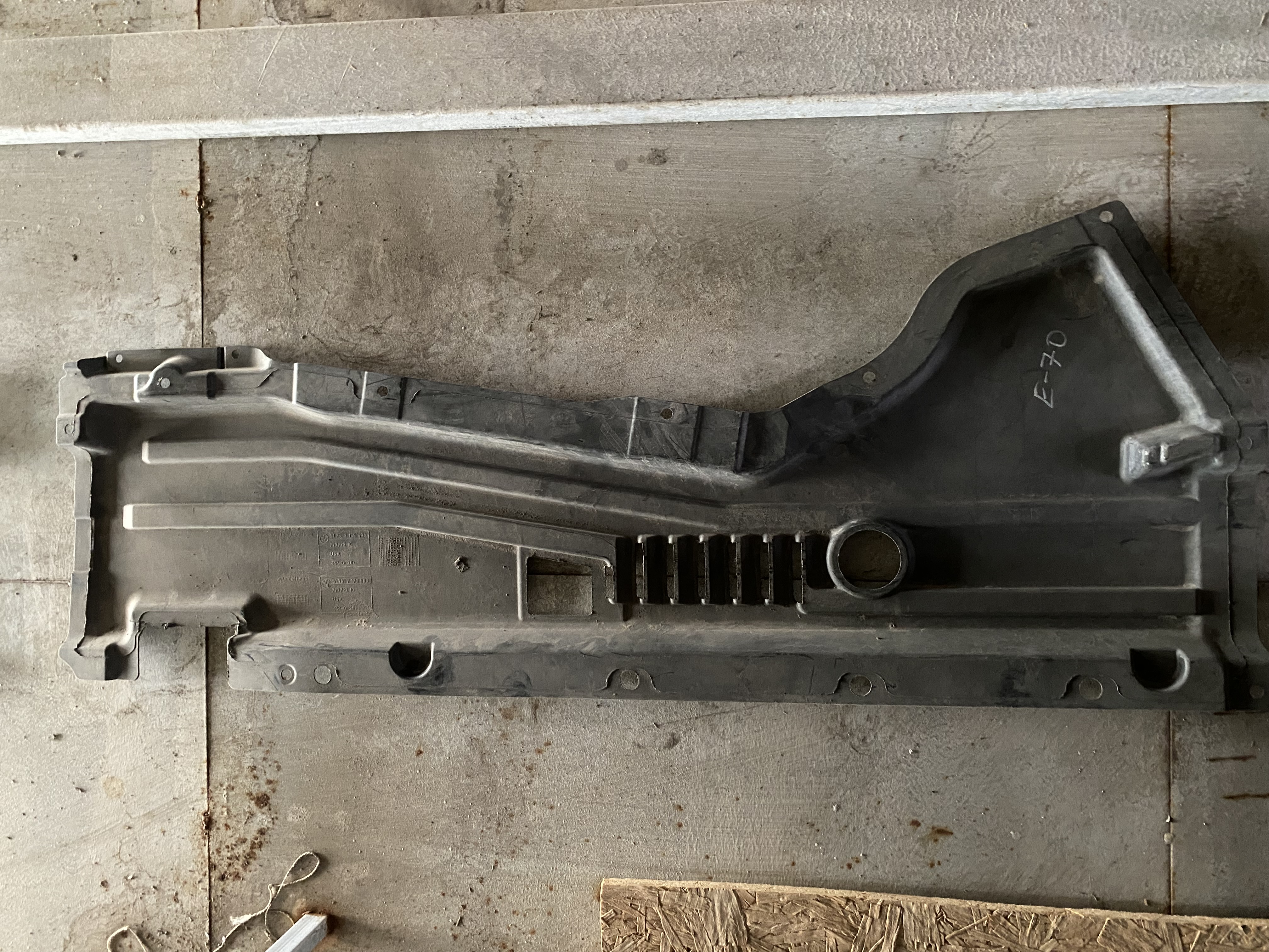 BMW E70 E70LCİ ALT MUHAFAZA SOL 7158403 ORJİNAL ÇIKMA 