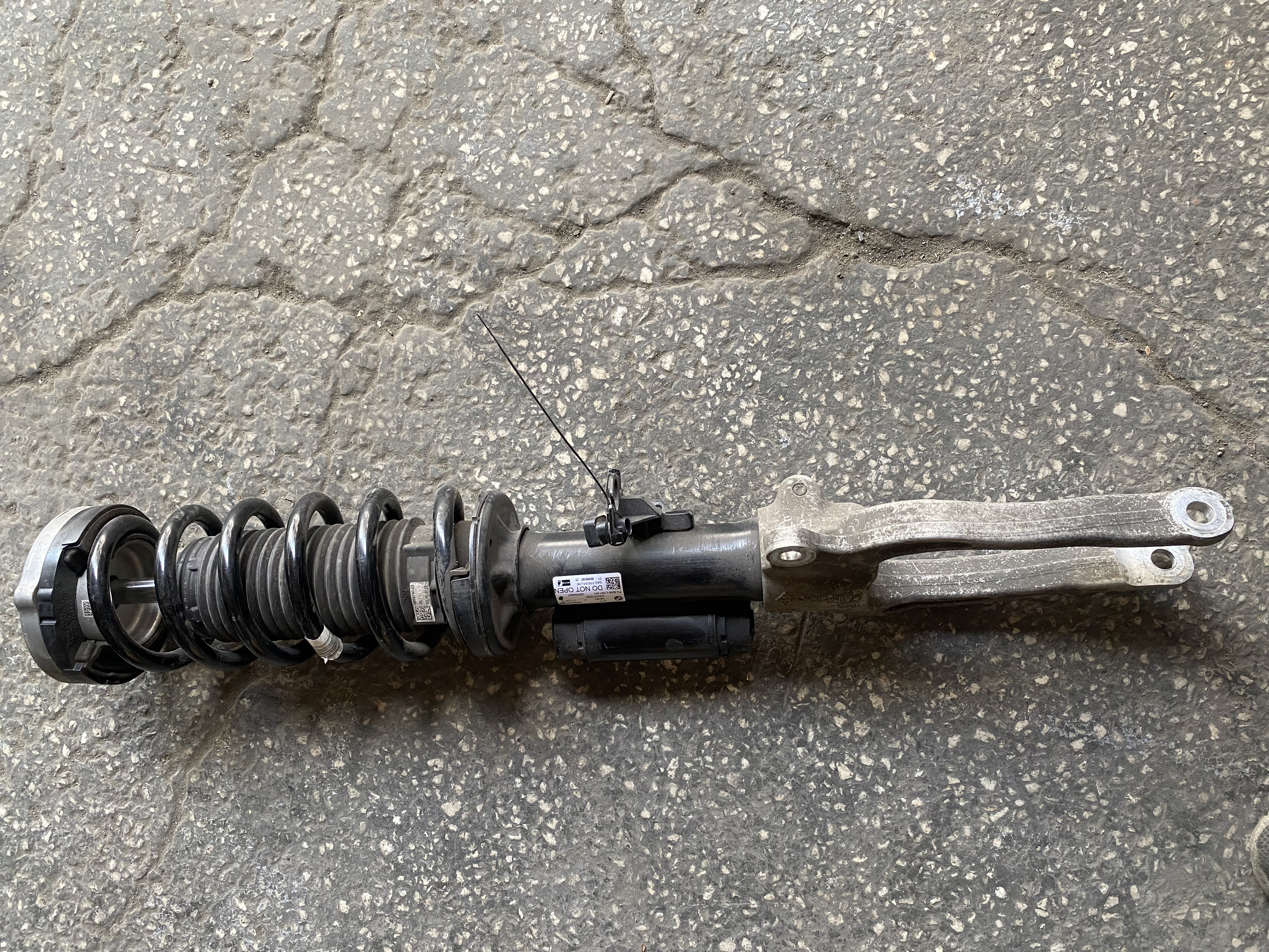 BMW 5 SERİSİ G30 4X4 SOL ÖN AMORTİSÖR 6866393 ORJİNAL ÇIKMA