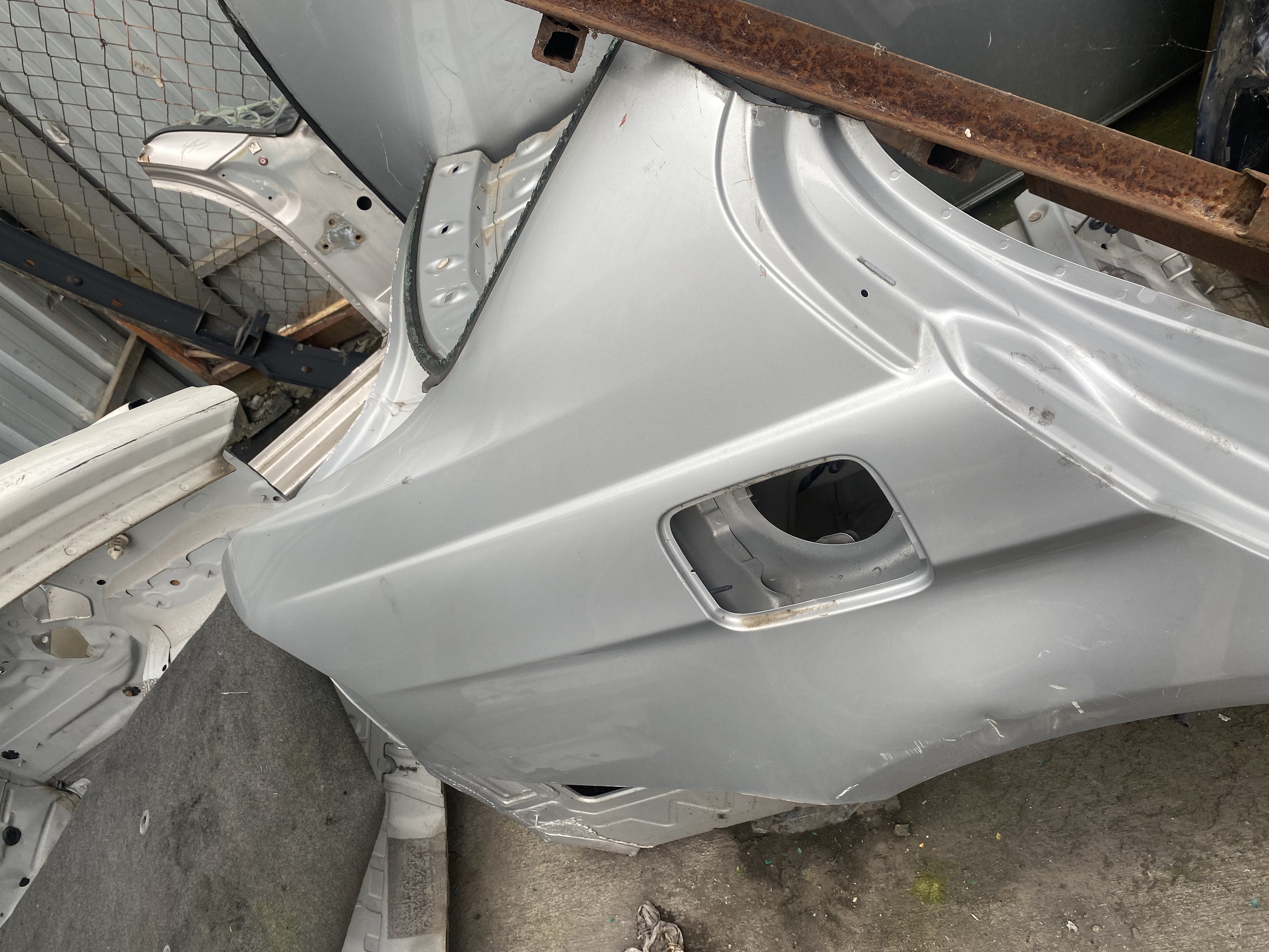BMW E90 E90LCİ SAĞ ARKA ÇAMURLUK ORJİNAL ÇIKMA
