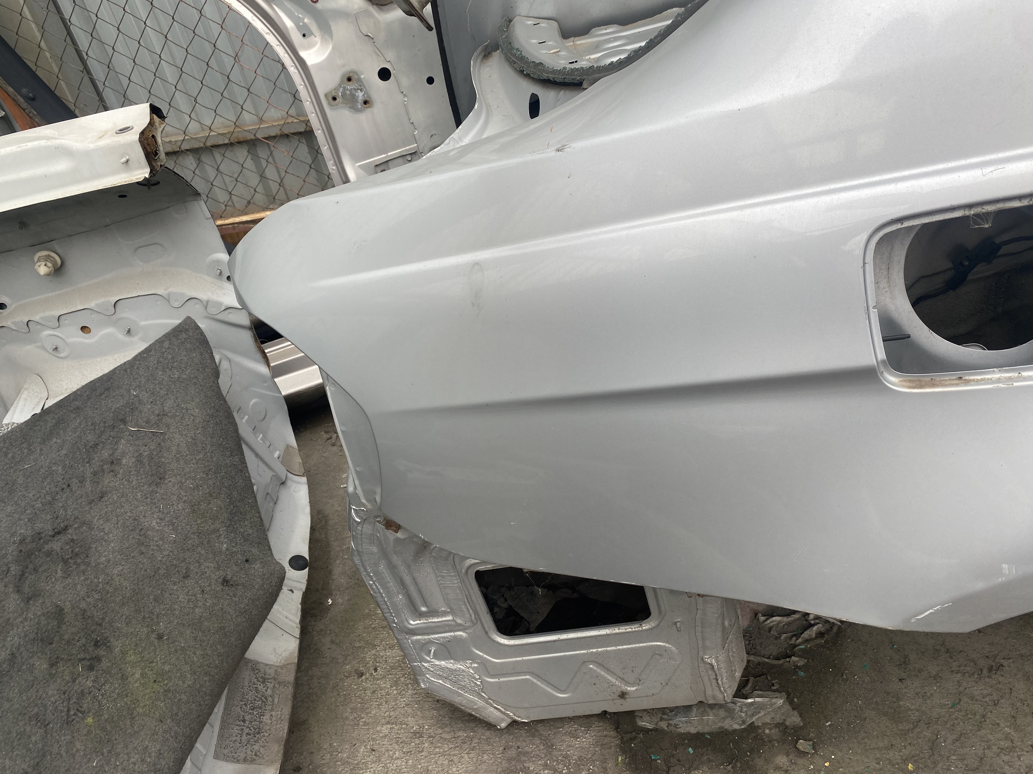 BMW E90 E90LCİ SAĞ ARKA ÇAMURLUK ORJİNAL ÇIKMA