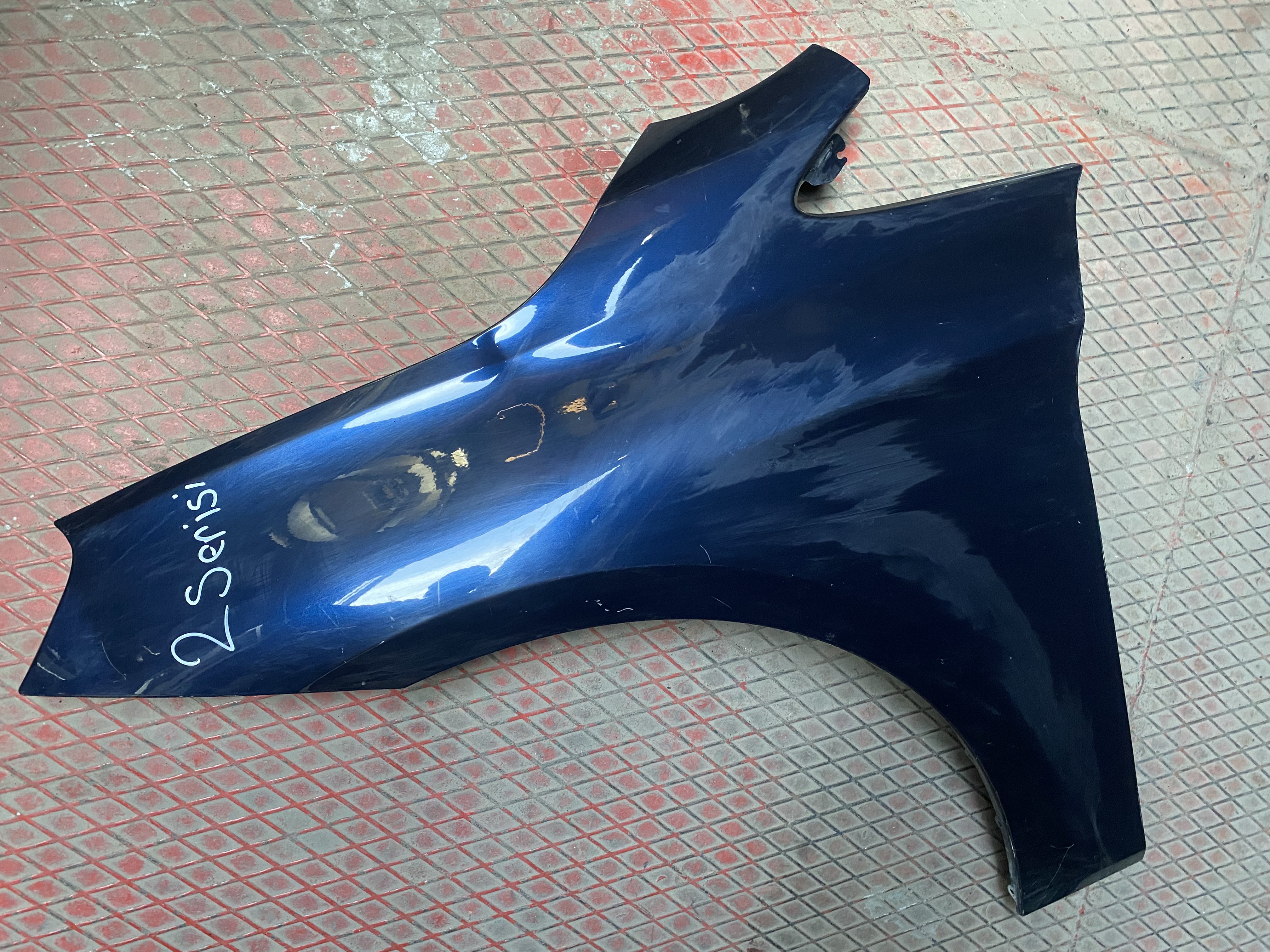 BMW 2 SERİSİ F46 SOL ÖN ÇAMURLUK LACİVERT 41007382183 ORJİNAL ÇIKMA