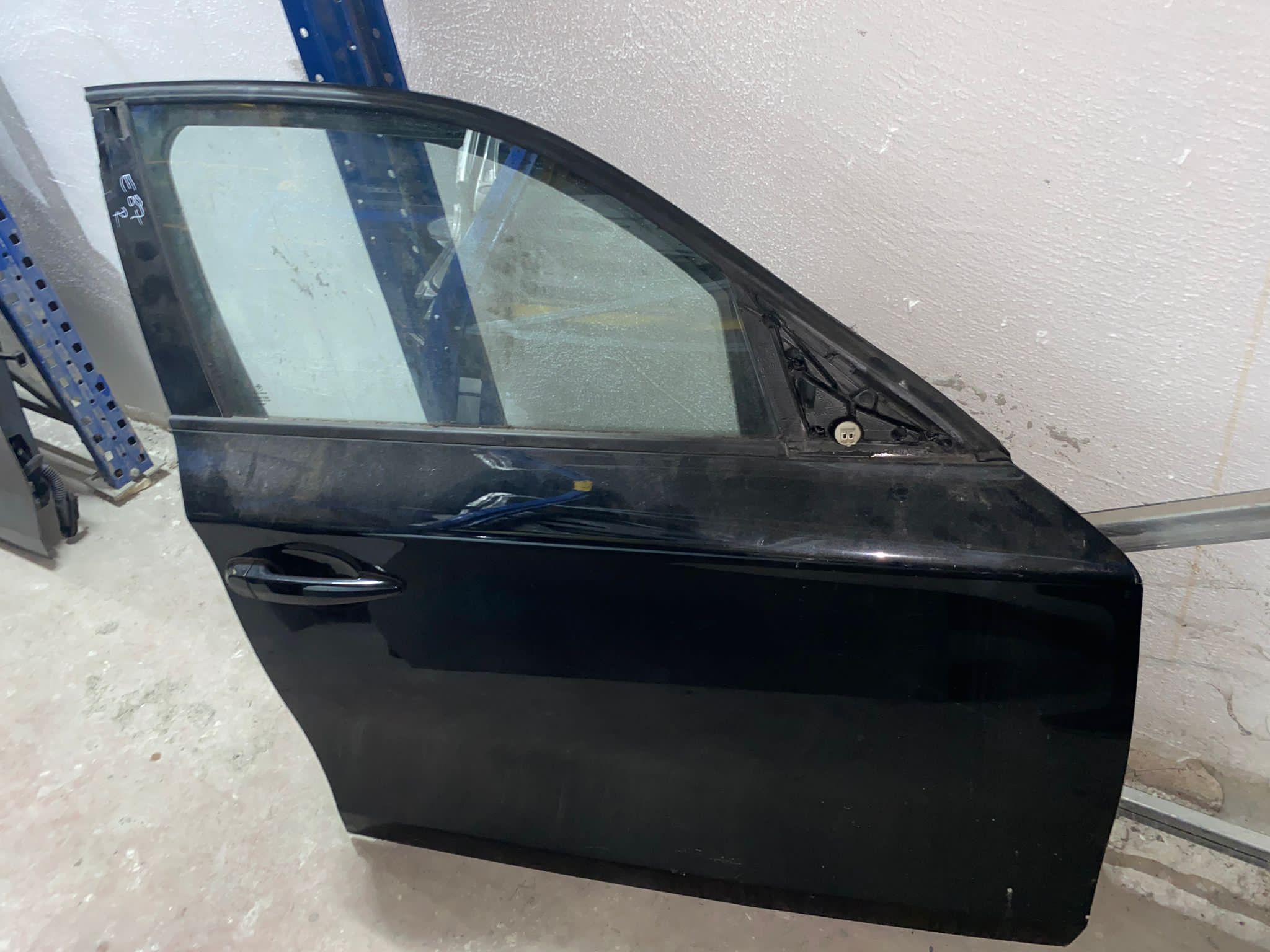 BMW E87 SAĞ ÖN KAPI SİYAH ORJİNAL ÇIKMA