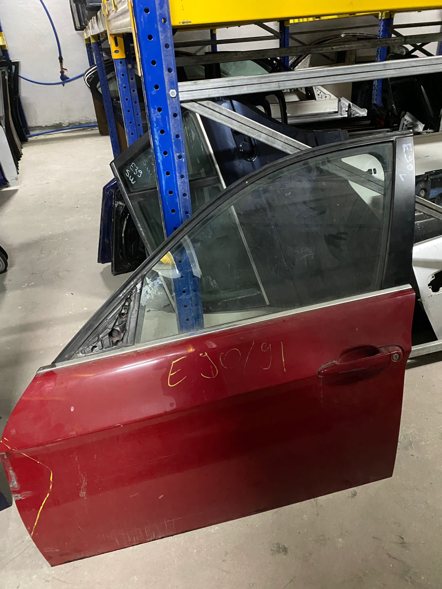 BMW E90 SOL ÖN KAPI KIRMIZI ORJİNAL ÇIKMA
