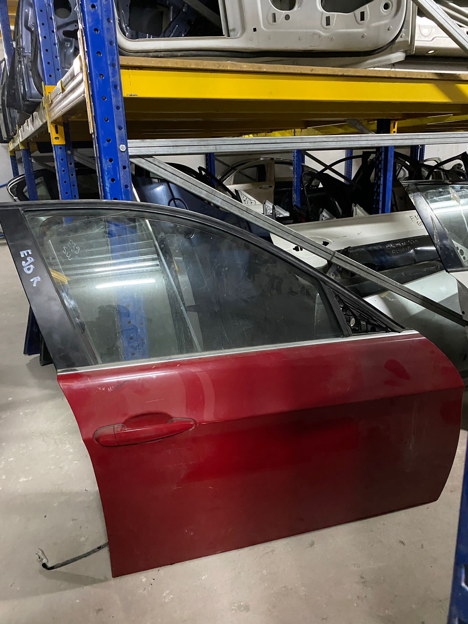 BMW E90 SAĞ ÖN KAPI KIRMIZI ORJİNAL ÇIKMA