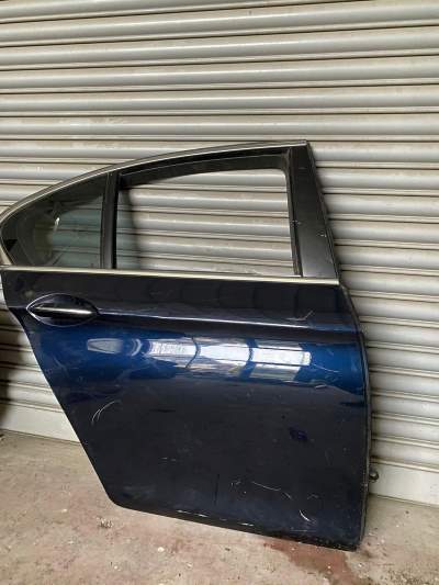 BMW F10 SAĞ ARKA KAPI  MET. LACİVERT HATASIZ ORJİNAL ÇIKMA