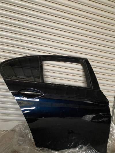 BMW F10 SAĞ ARKA KAPI  MET. LACİVERT HATASIZ ORJİNAL ÇIKMA