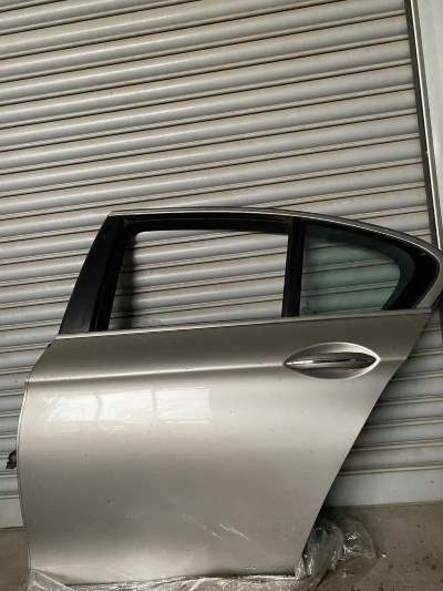 BMW F10 SOL ARKA KAPI MET. KUM BEJİ HATASIZ ORJİNAL ÇIKMA