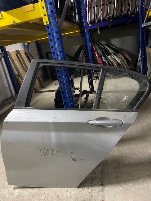 BMW F20 SOL ARKA KAPI GÜMÜŞ GRİ HATASIZ ORJİNAL ÇIKMA