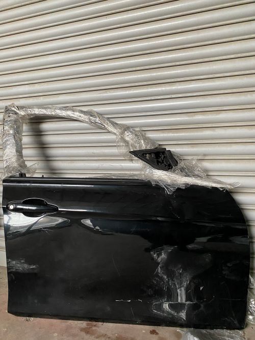 BMW F30 SAĞ ÖN KAPI METALİK SİYAH HATASIZ ORJİNAL ÇIKMA
