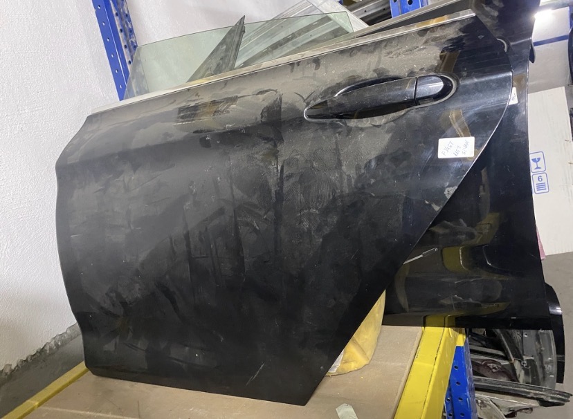 BMW F34 GT METALİK SİYAH SOL ARKA KAPI ORJINAL ÇIKMA 