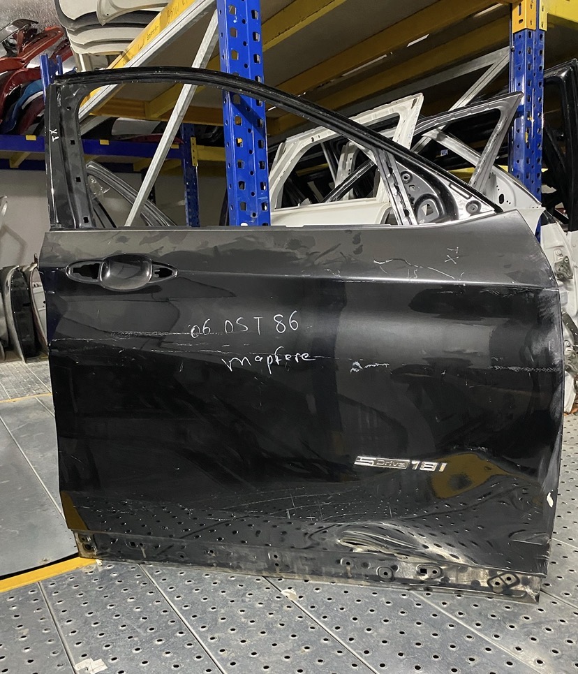 BMW X1 F48 SİYAH SAĞ ÖN KAPI ORJINAL ÇIKMA